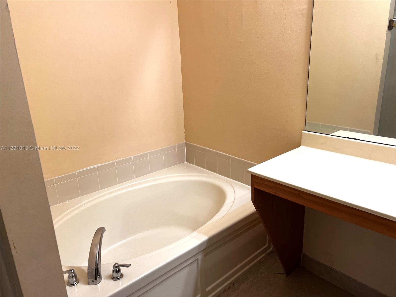 BANYAN BAY CONDO PH 11 - Residential