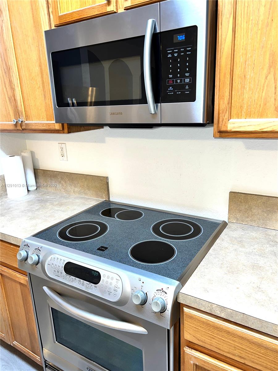 BANYAN BAY CONDO PH 11 - Residential