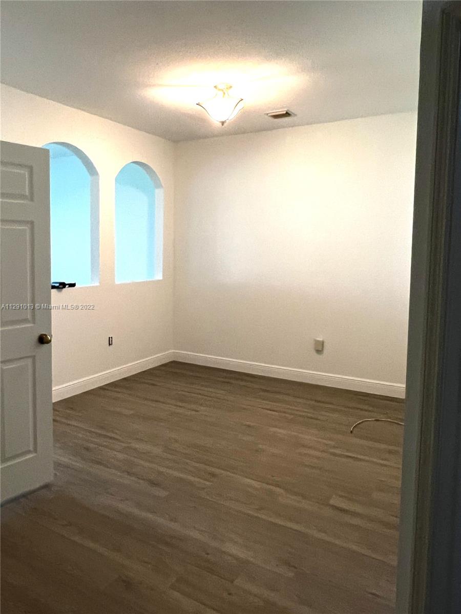 BANYAN BAY CONDO PH 11 - Residential