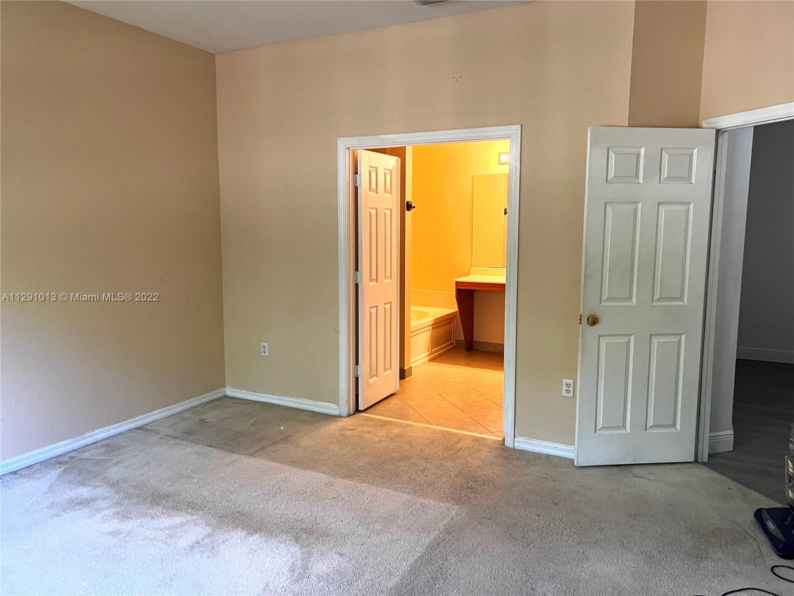 BANYAN BAY CONDO PH 11 - Residential