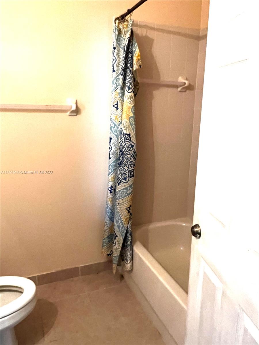 BANYAN BAY CONDO PH 11 - Residential