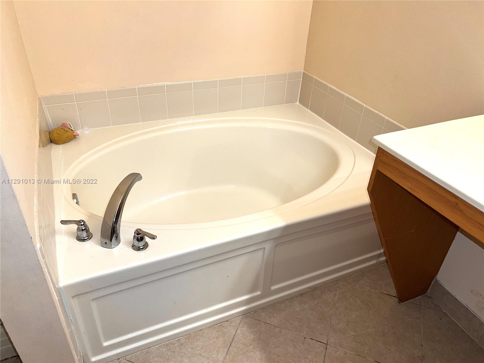 BANYAN BAY CONDO PH 11 - Residential