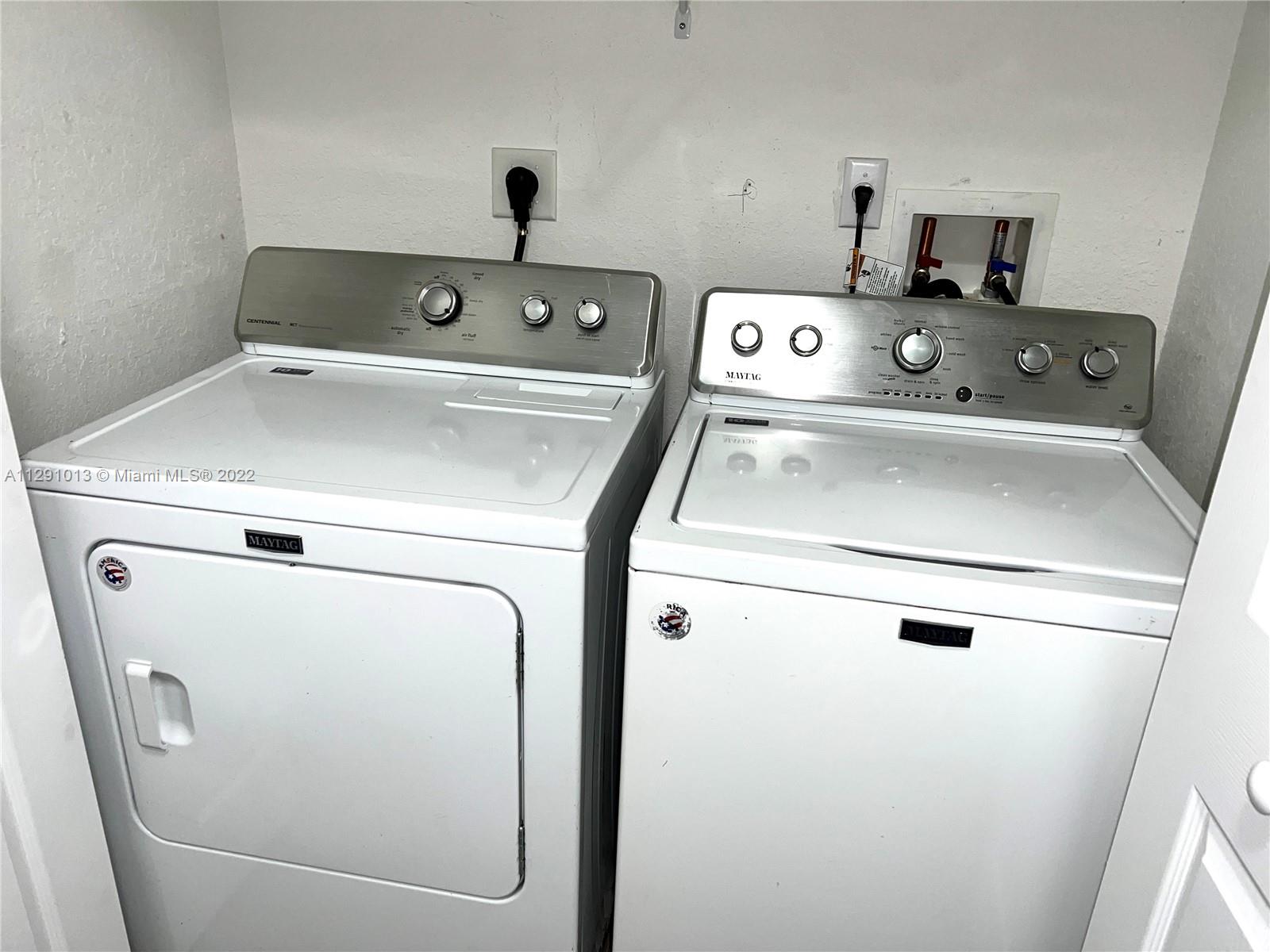 BANYAN BAY CONDO PH 11 - Residential