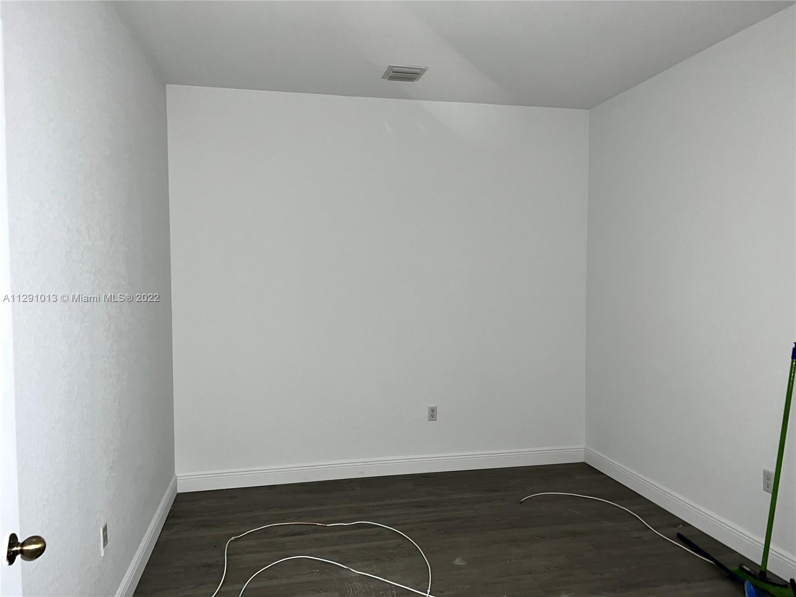 BANYAN BAY CONDO PH 11 - Residential