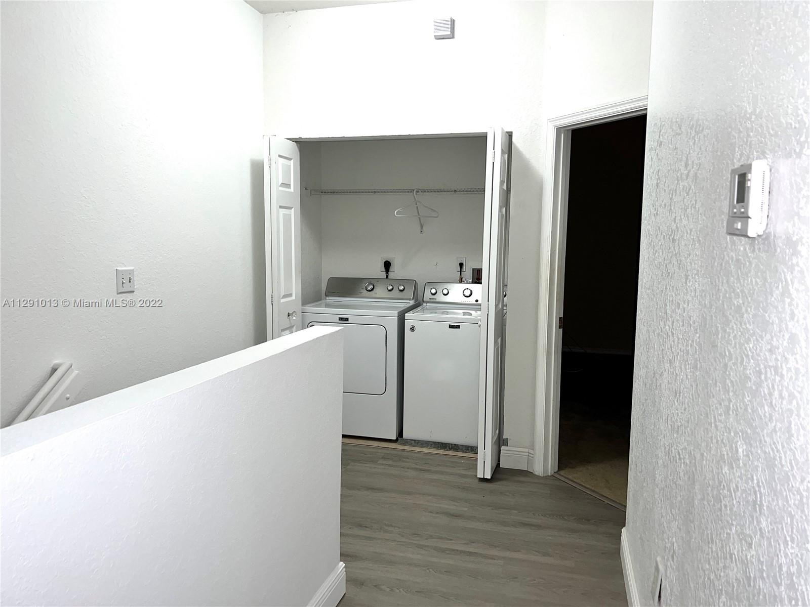 BANYAN BAY CONDO PH 11 - Residential