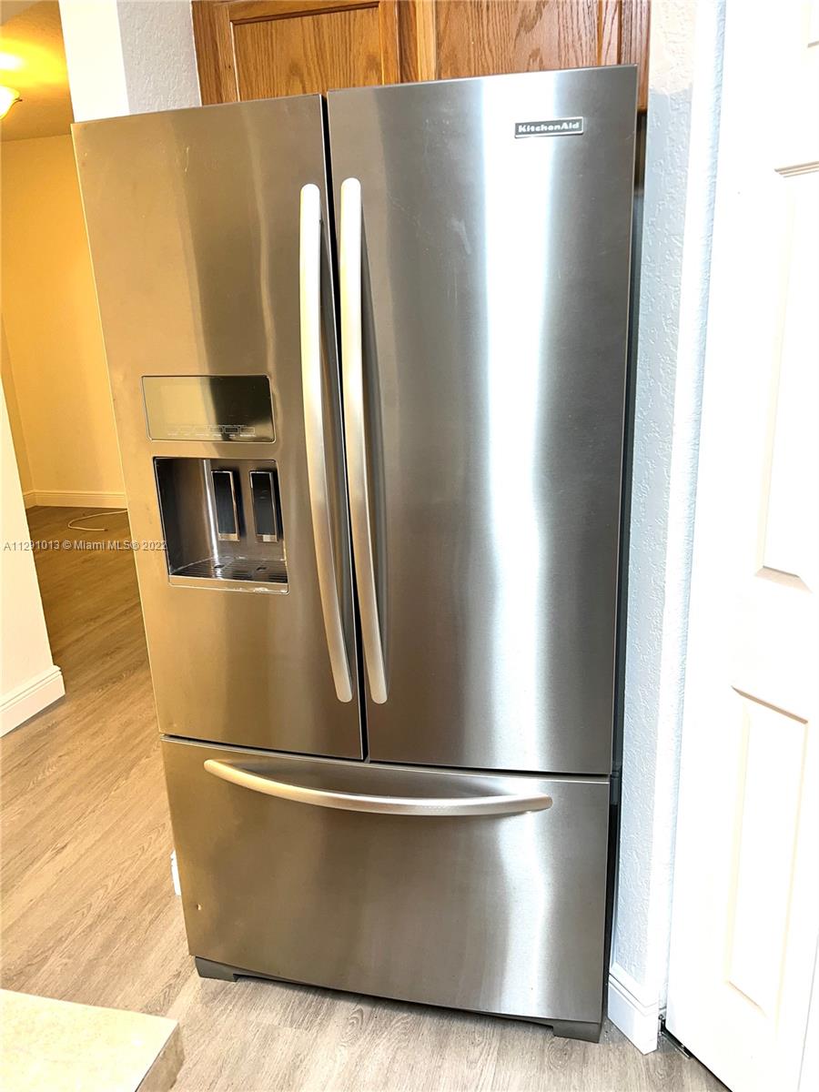 BANYAN BAY CONDO PH 11 - Residential