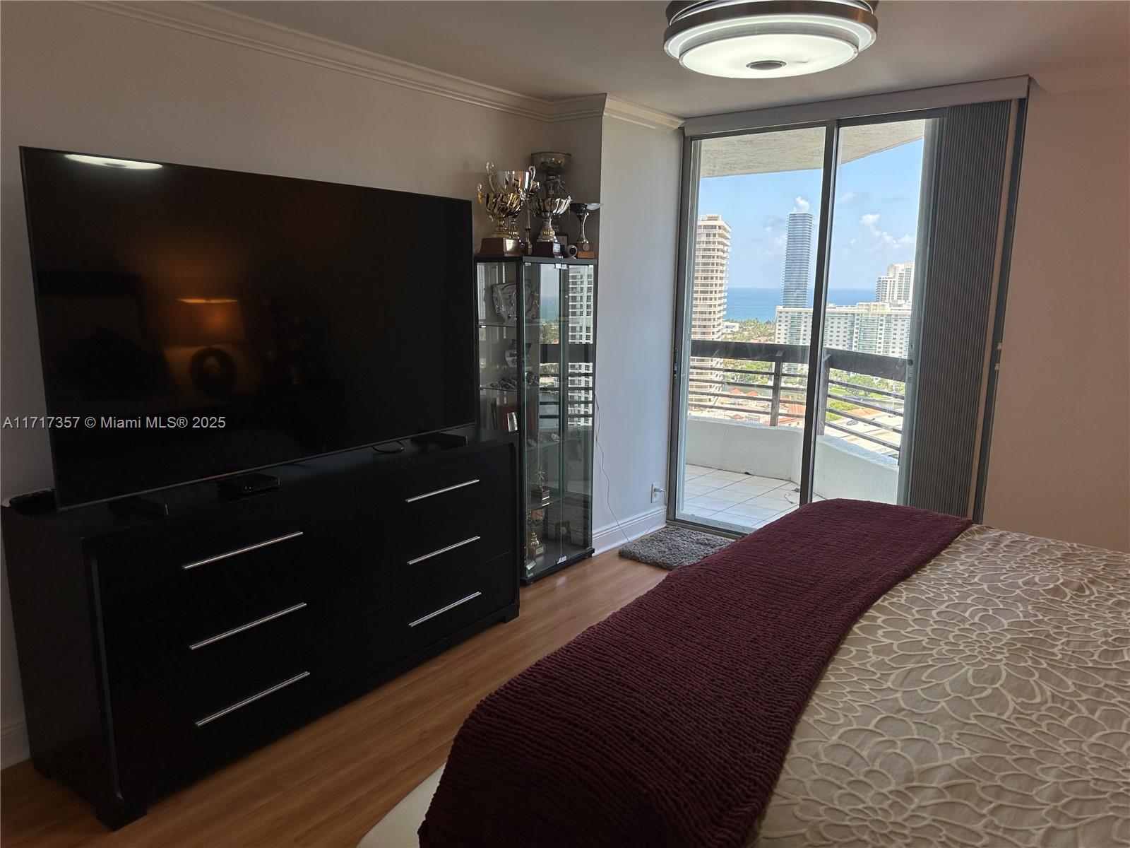 MYSTIC POINTE TOWER 400 C - Residential