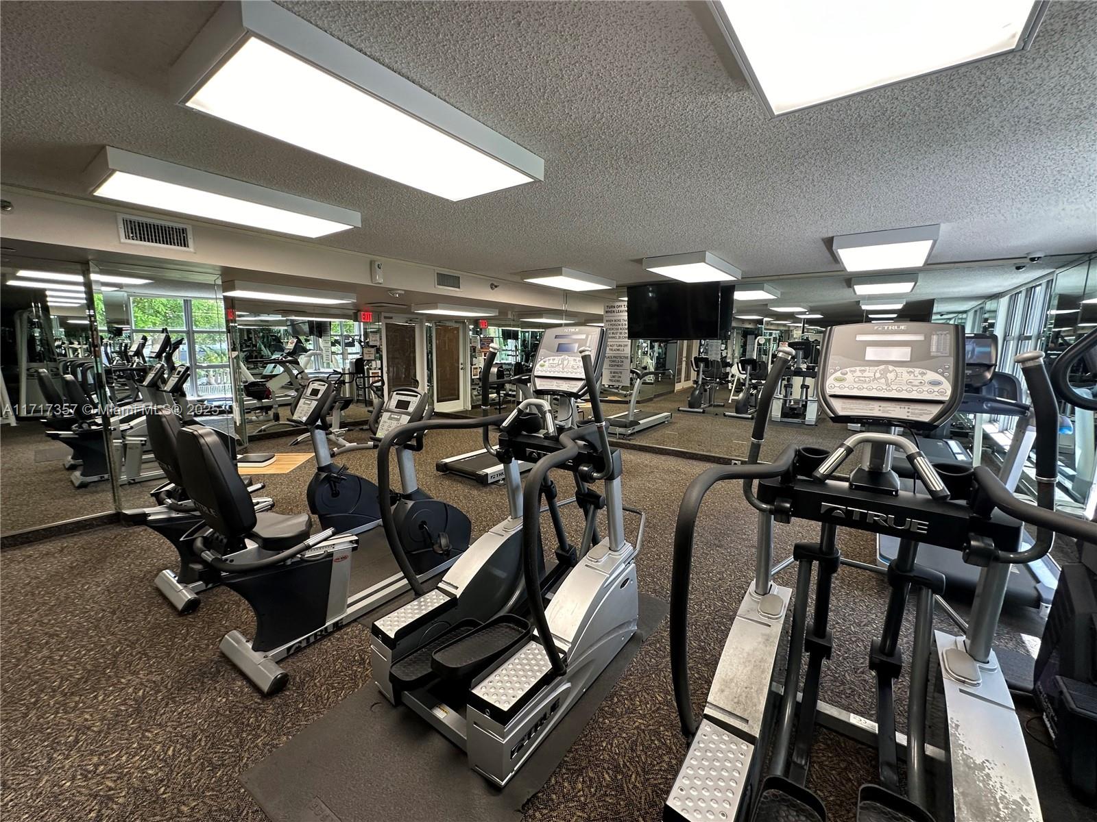 MYSTIC POINTE TOWER 400 C - Residential