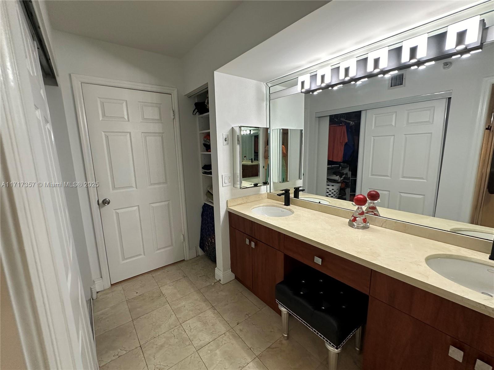 MYSTIC POINTE TOWER 400 C - Residential