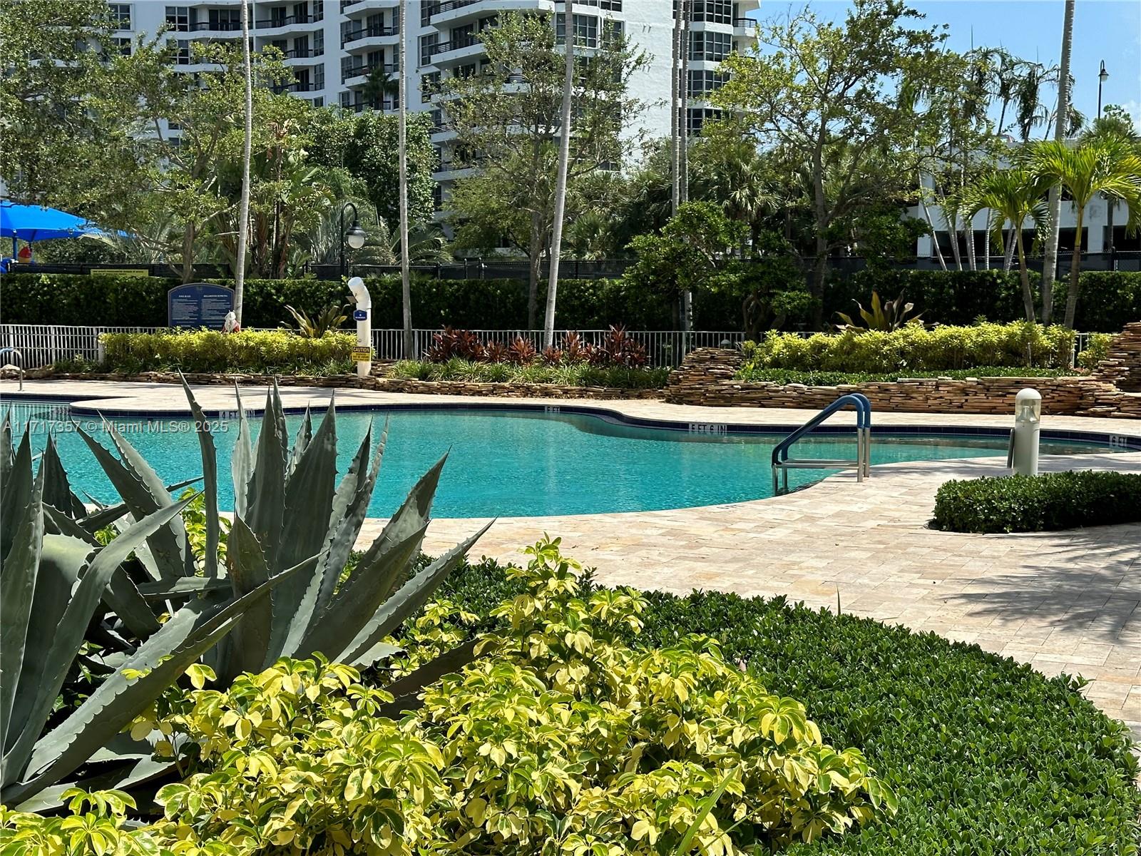 MYSTIC POINTE TOWER 400 C - Residential