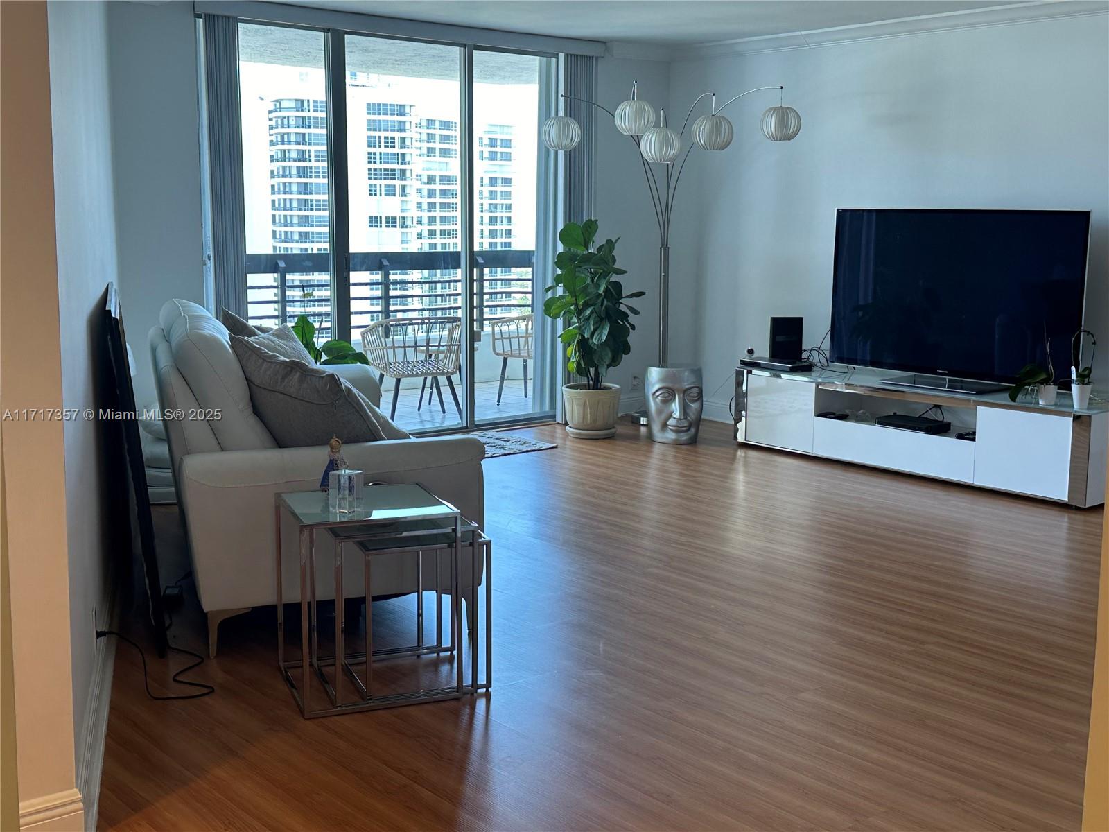 MYSTIC POINTE TOWER 400 C - Residential