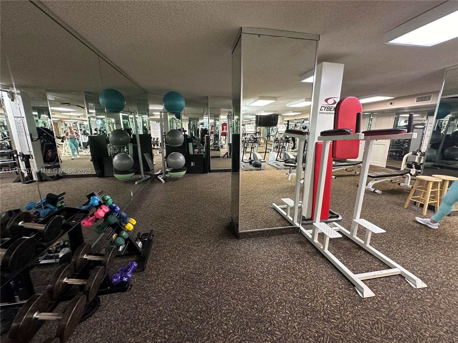 MYSTIC POINTE TOWER 400 C - Residential