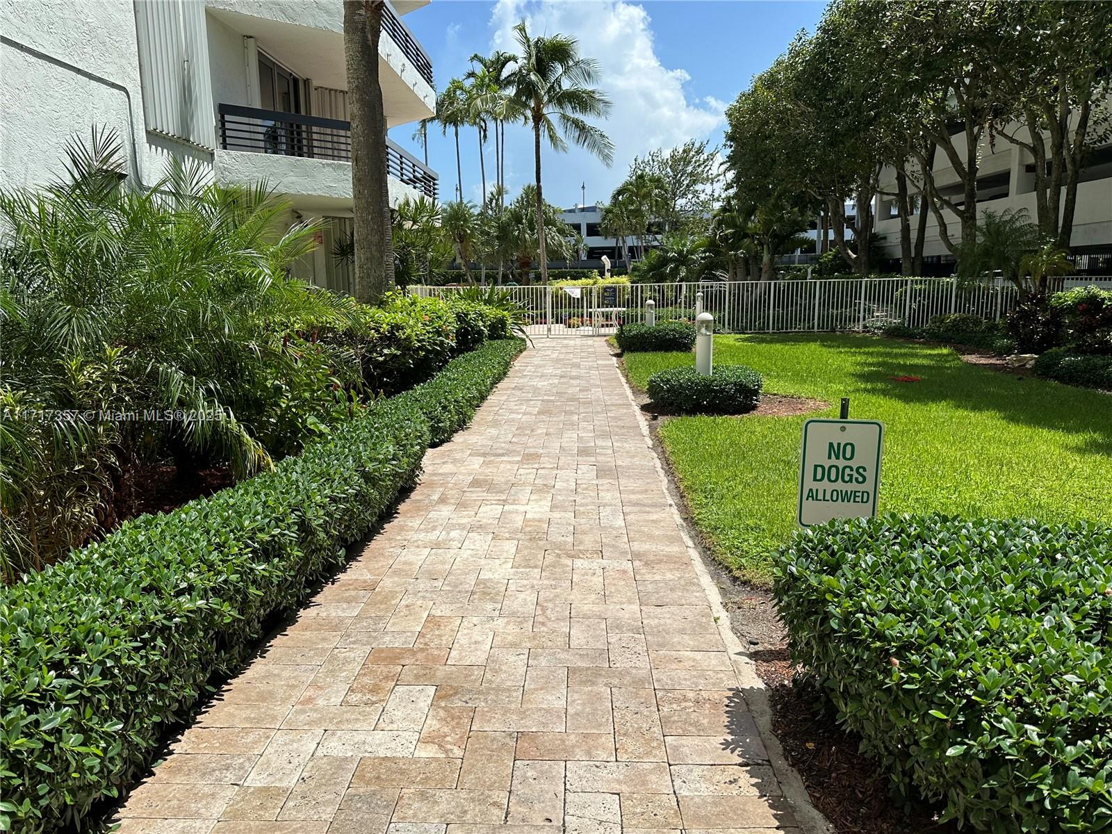 MYSTIC POINTE TOWER 400 C - Residential