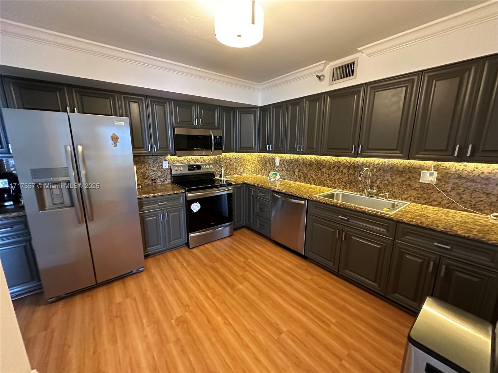 MYSTIC POINTE TOWER 400 C - Residential