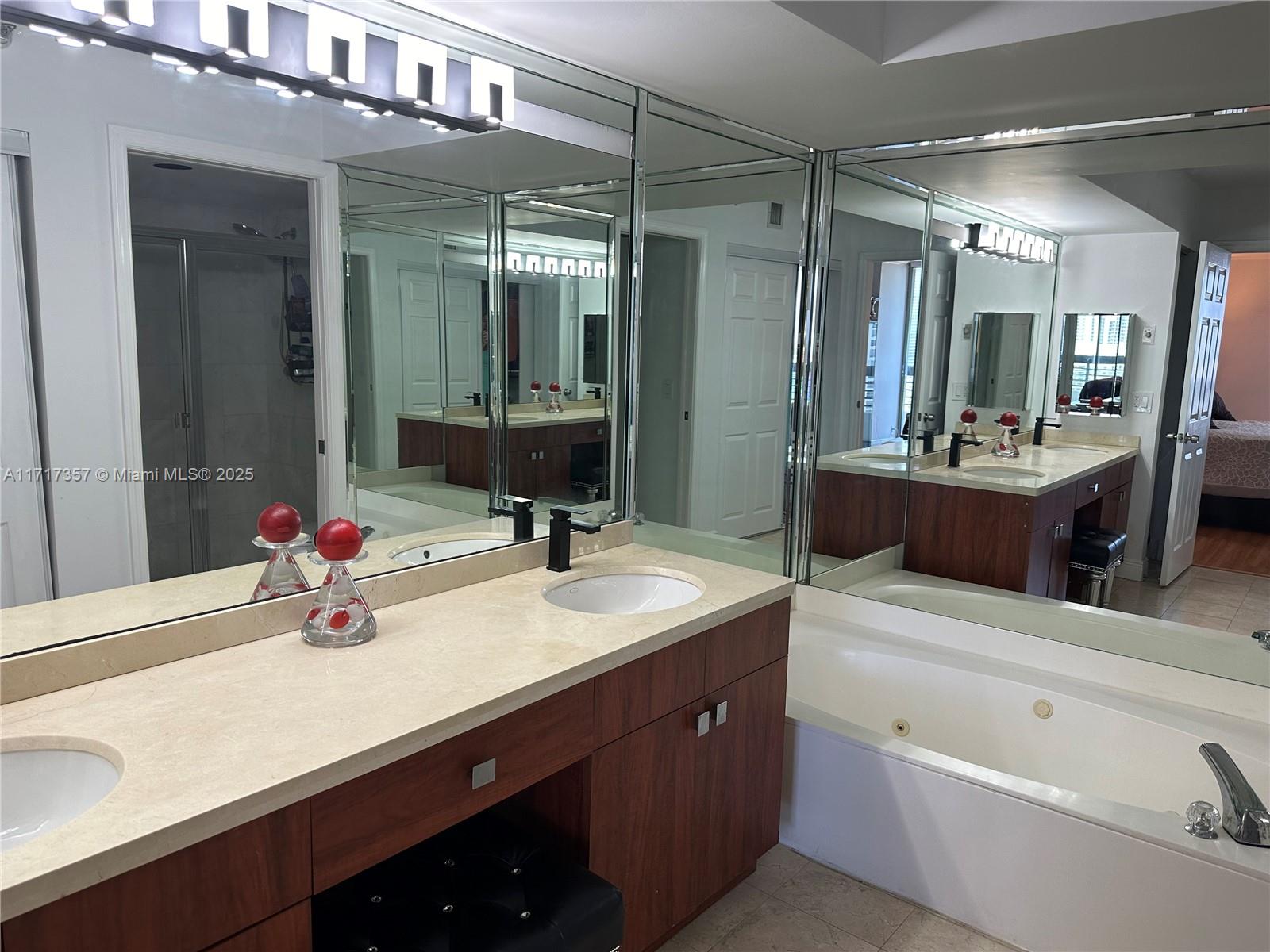 MYSTIC POINTE TOWER 400 C - Residential