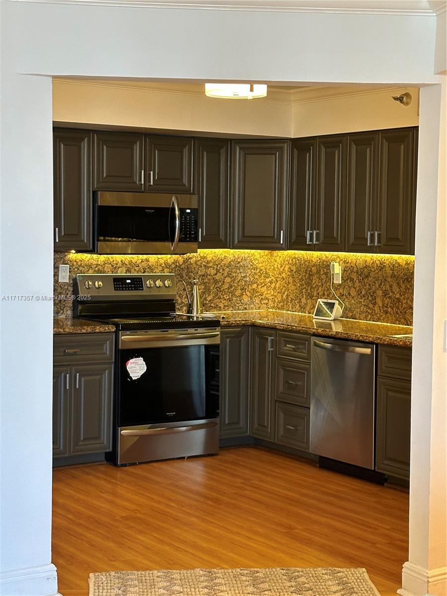MYSTIC POINTE TOWER 400 C - Residential