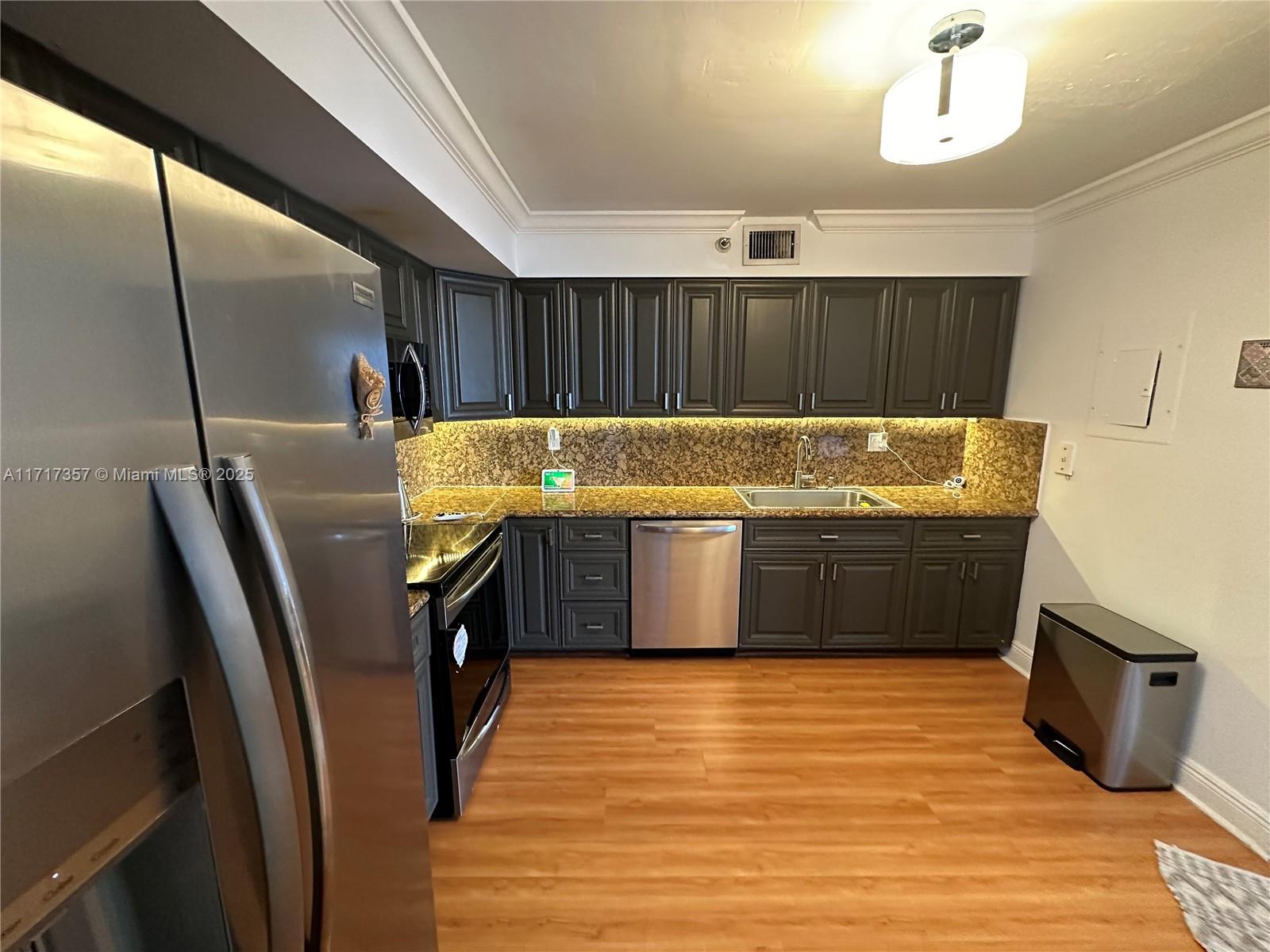 MYSTIC POINTE TOWER 400 C - Residential