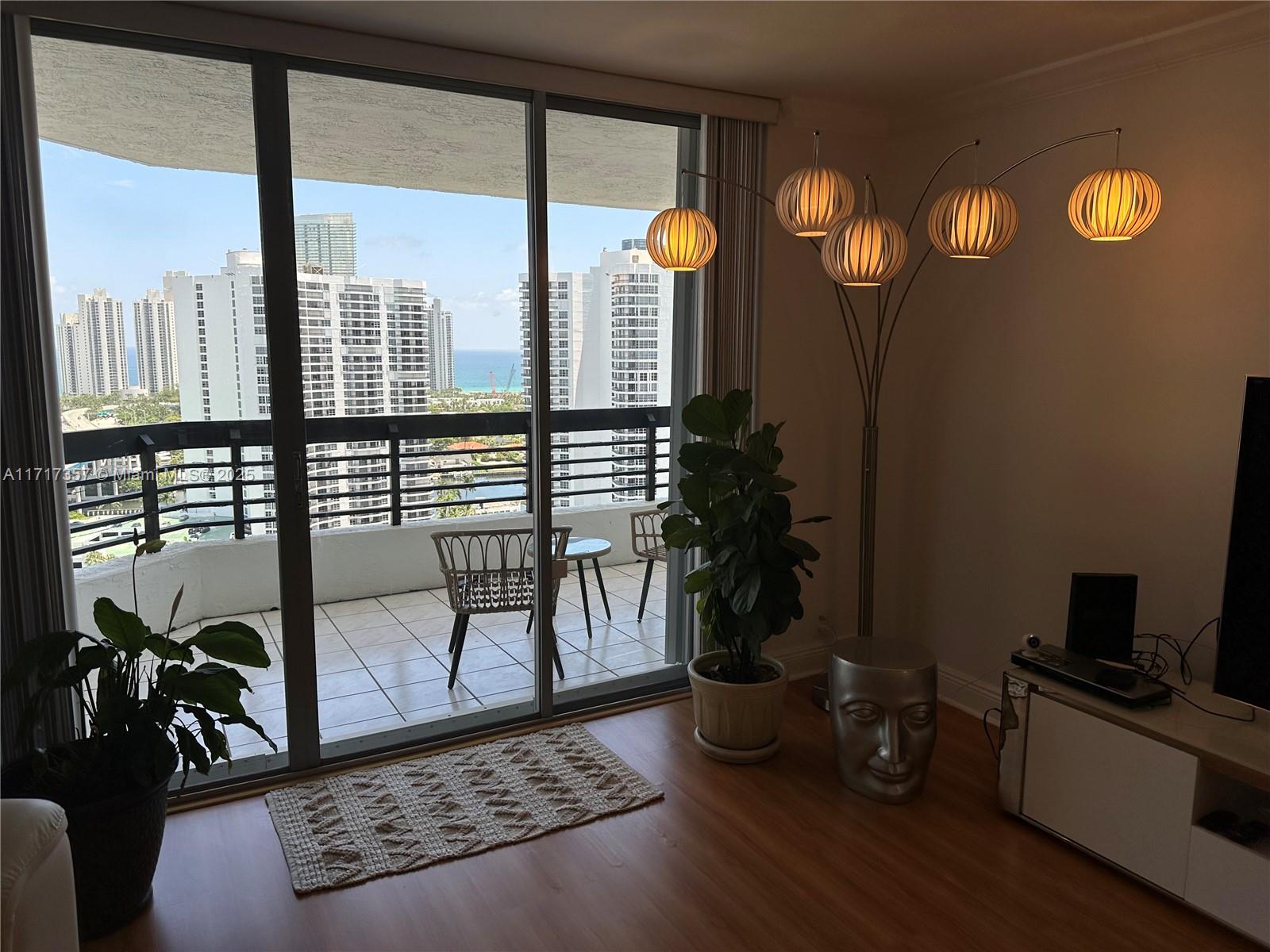 MYSTIC POINTE TOWER 400 C - Residential