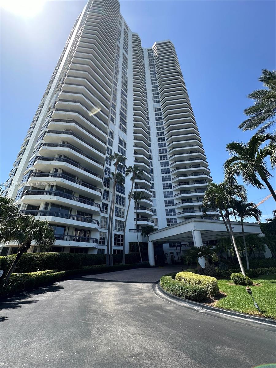 MYSTIC POINTE TOWER 400 C - Residential