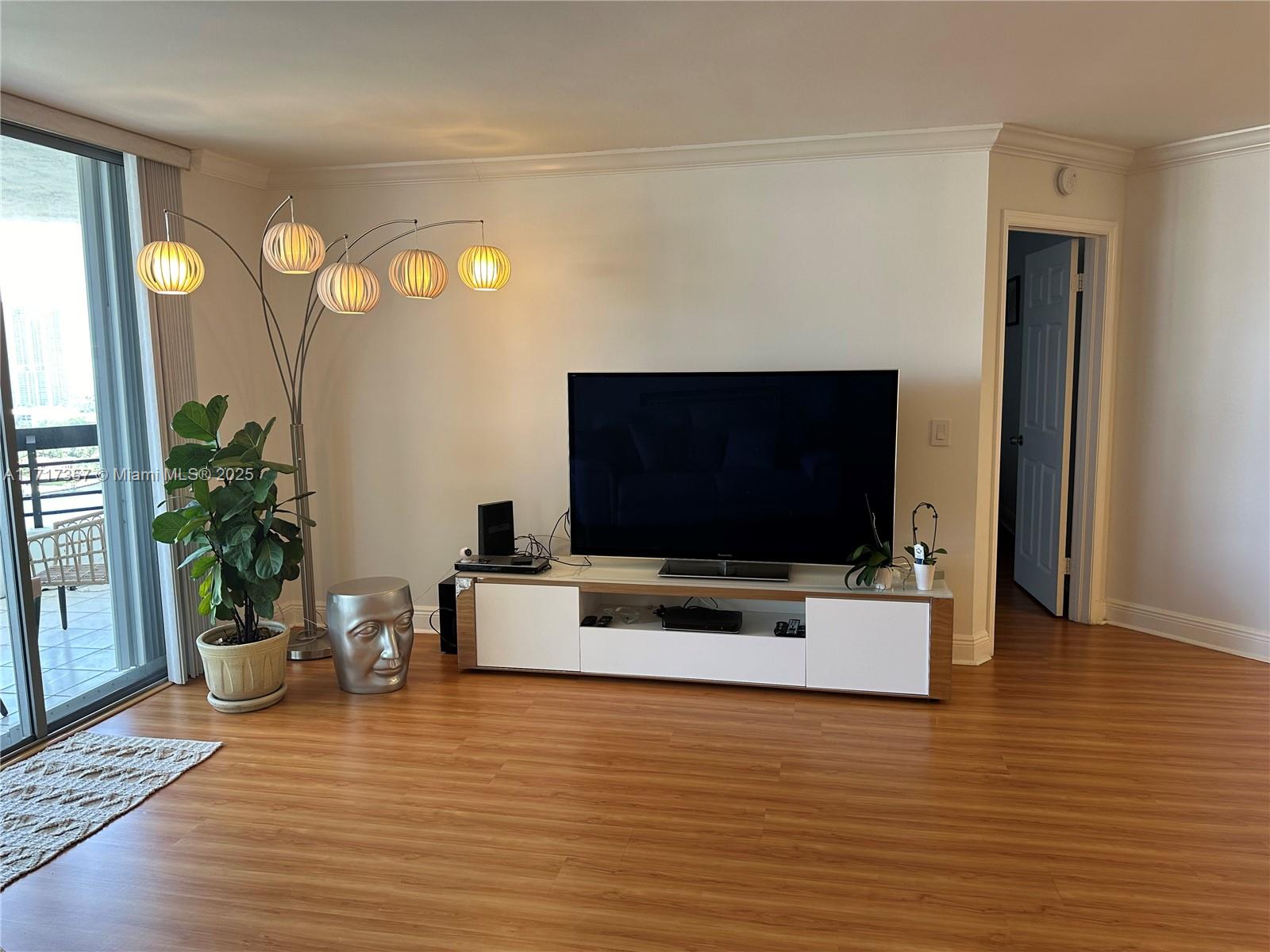 MYSTIC POINTE TOWER 400 C - Residential