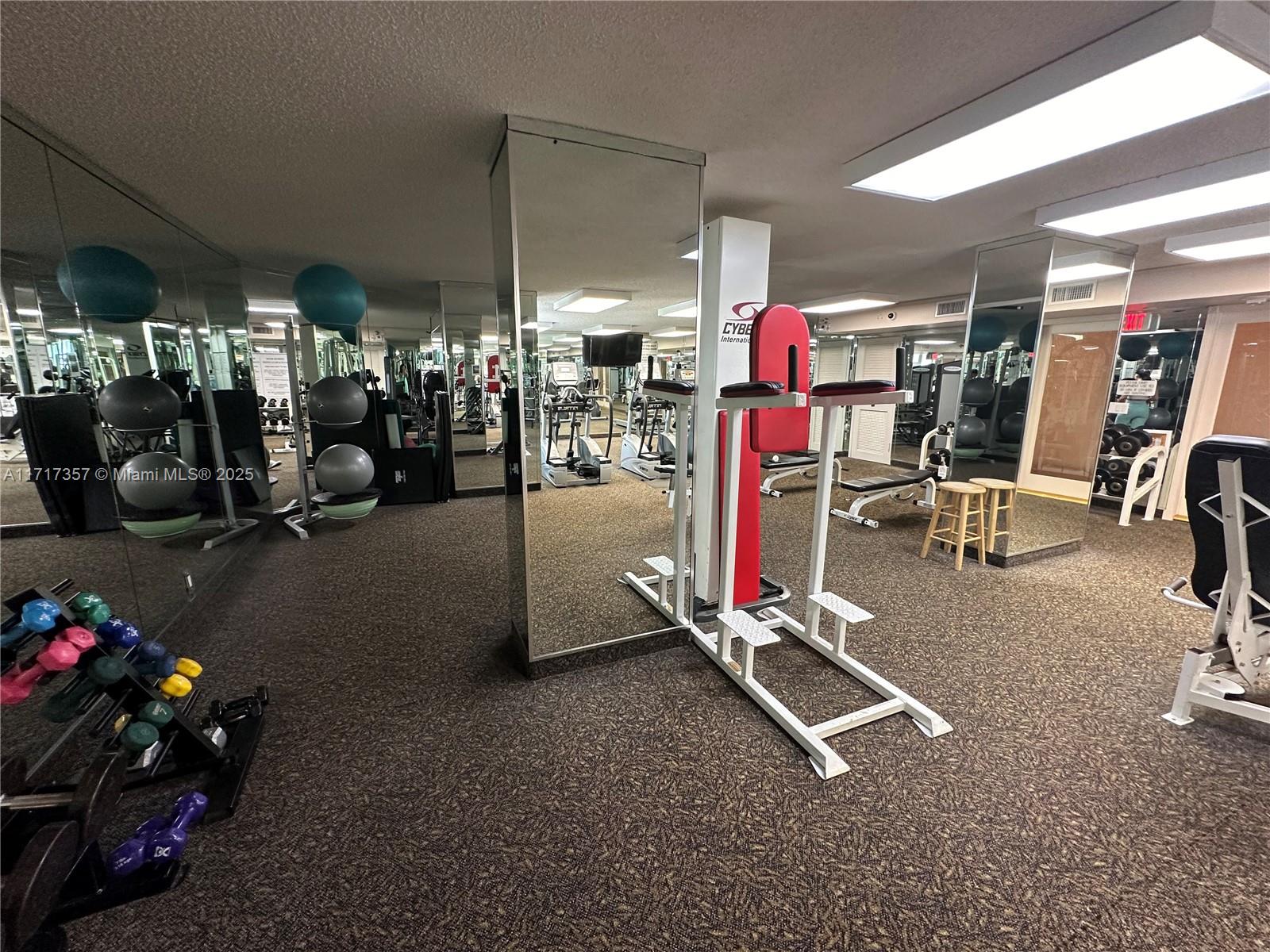 MYSTIC POINTE TOWER 400 C - Residential