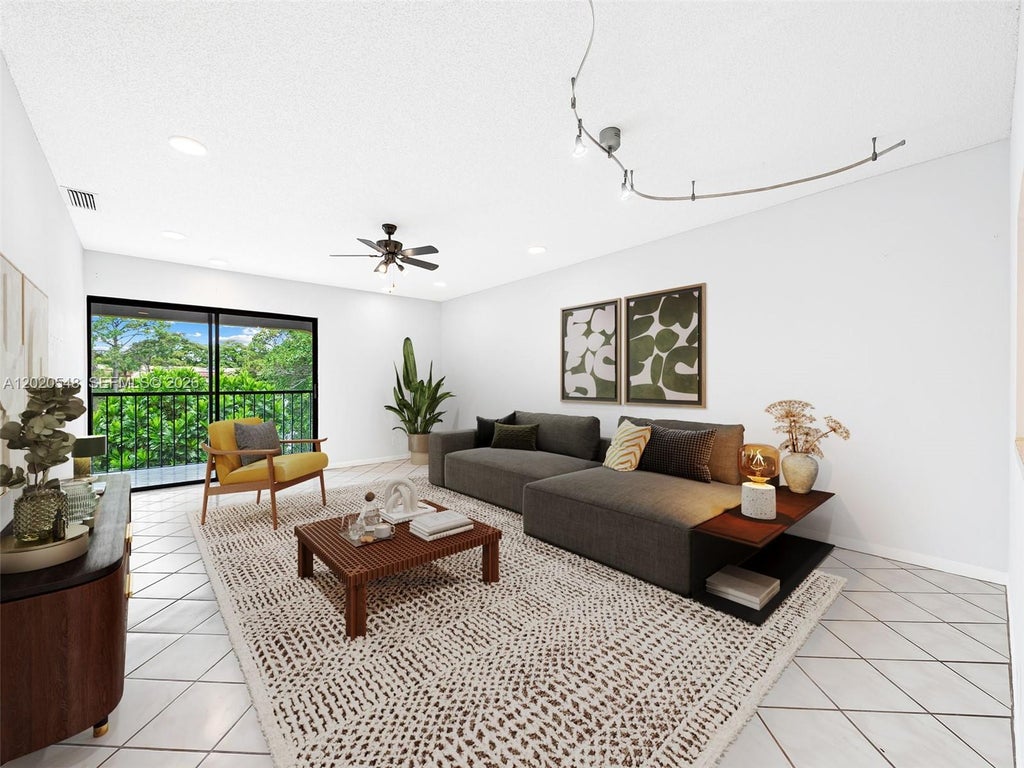 Photo of 918 SW 9th Street Cir #204, Boca Raton, FL 33486 (MLS # A12020548)
