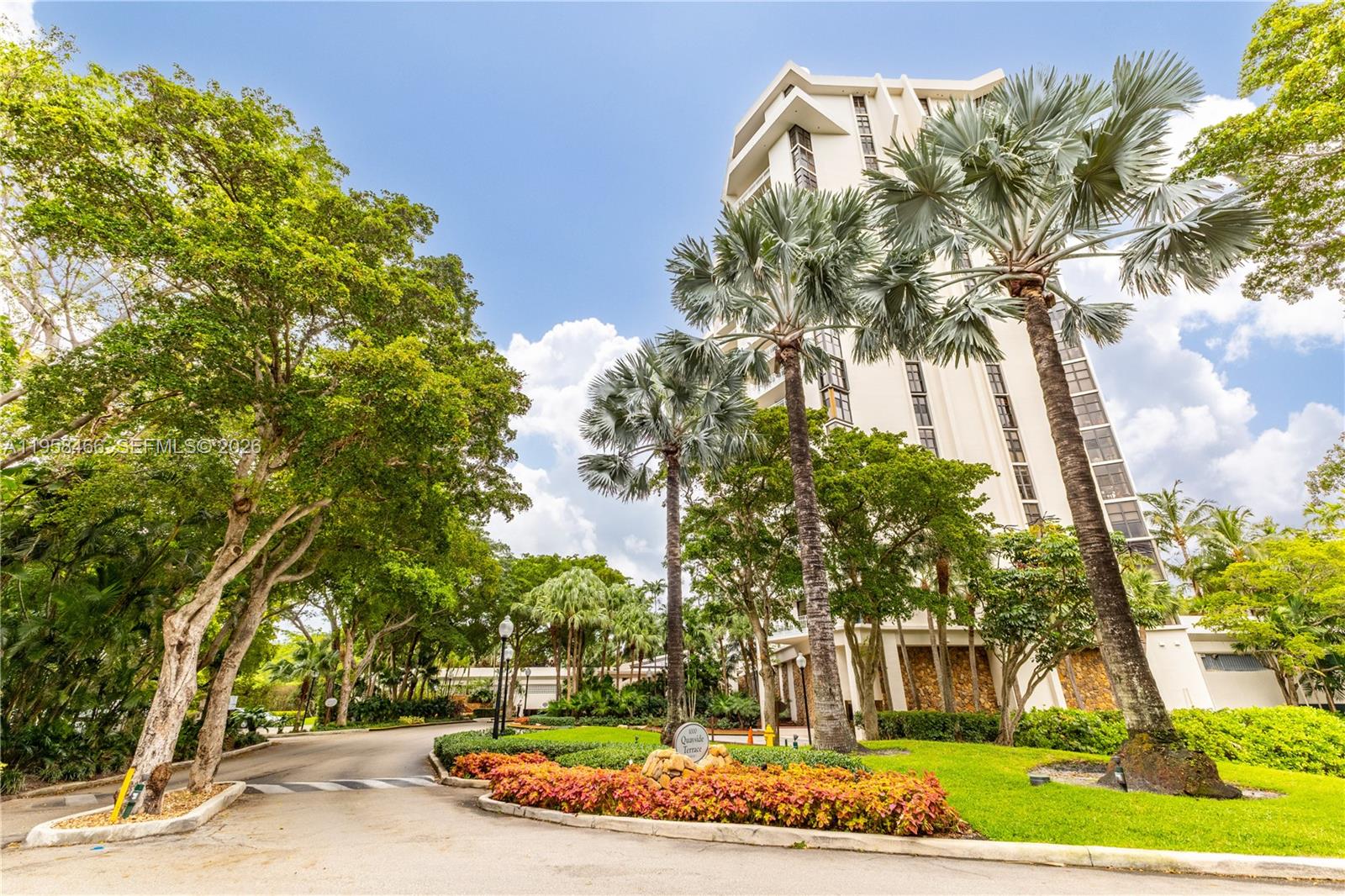 TOWERS OF QUAYSIDE CONDO - Residential
