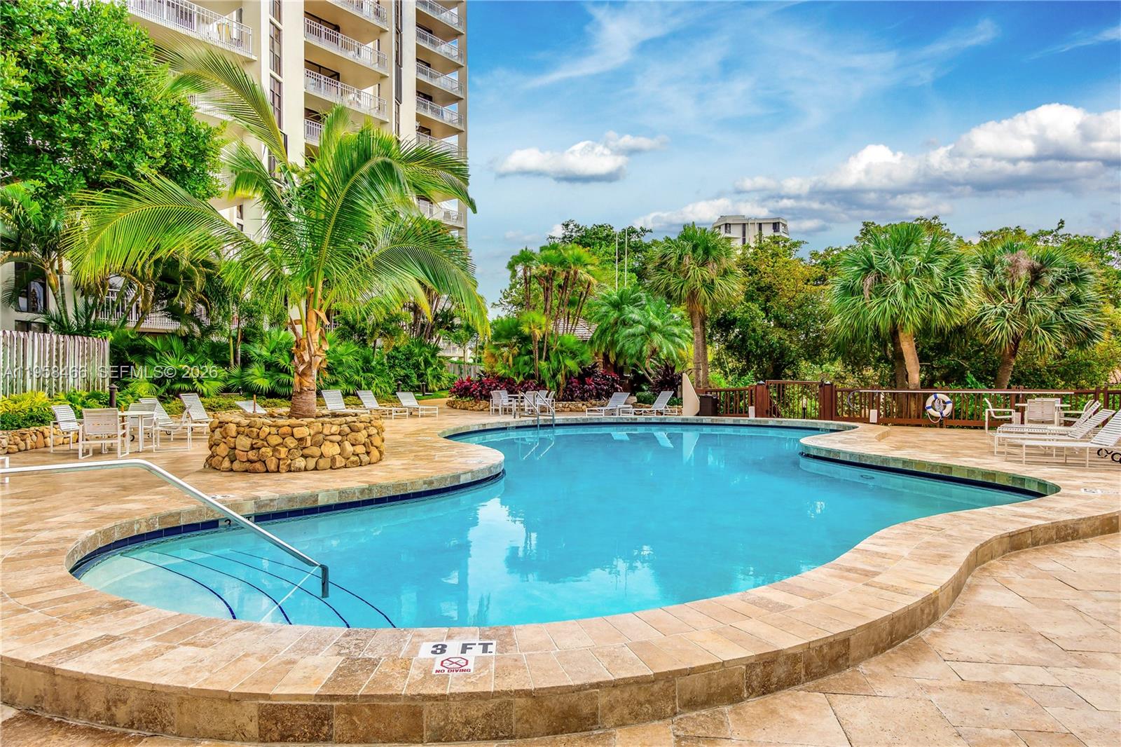 TOWERS OF QUAYSIDE CONDO - Residential