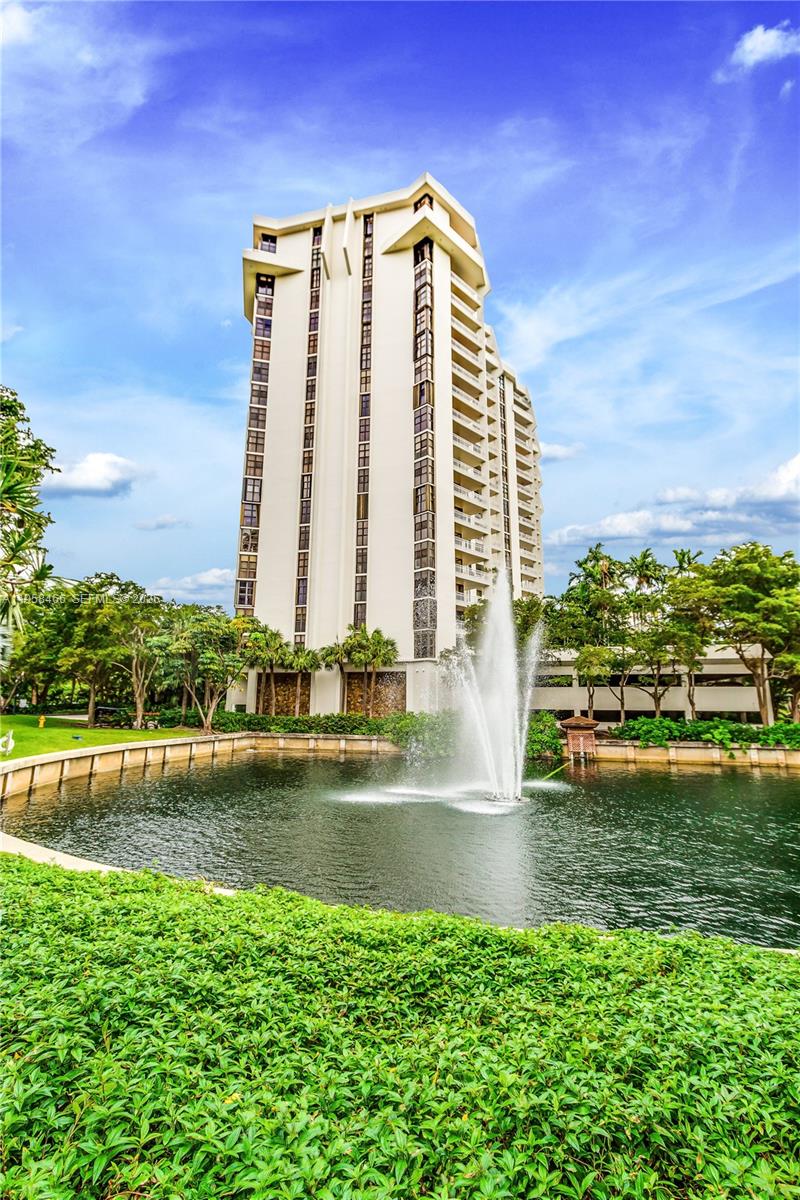 TOWERS OF QUAYSIDE CONDO - Residential