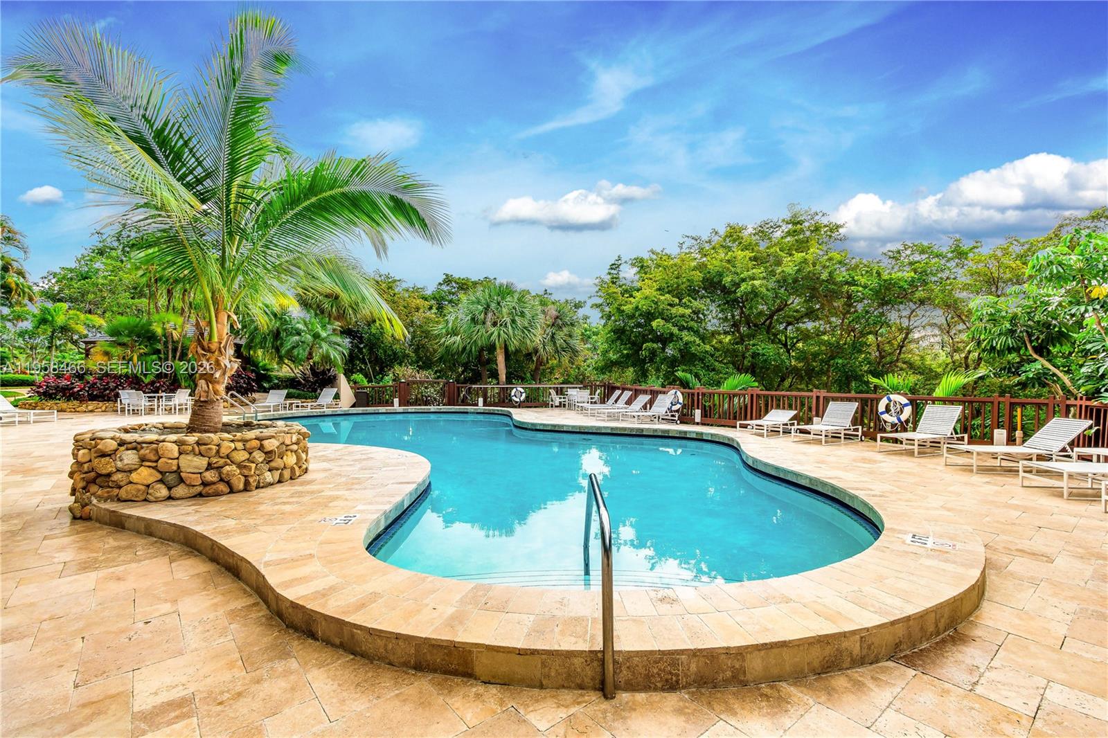 TOWERS OF QUAYSIDE CONDO - Residential