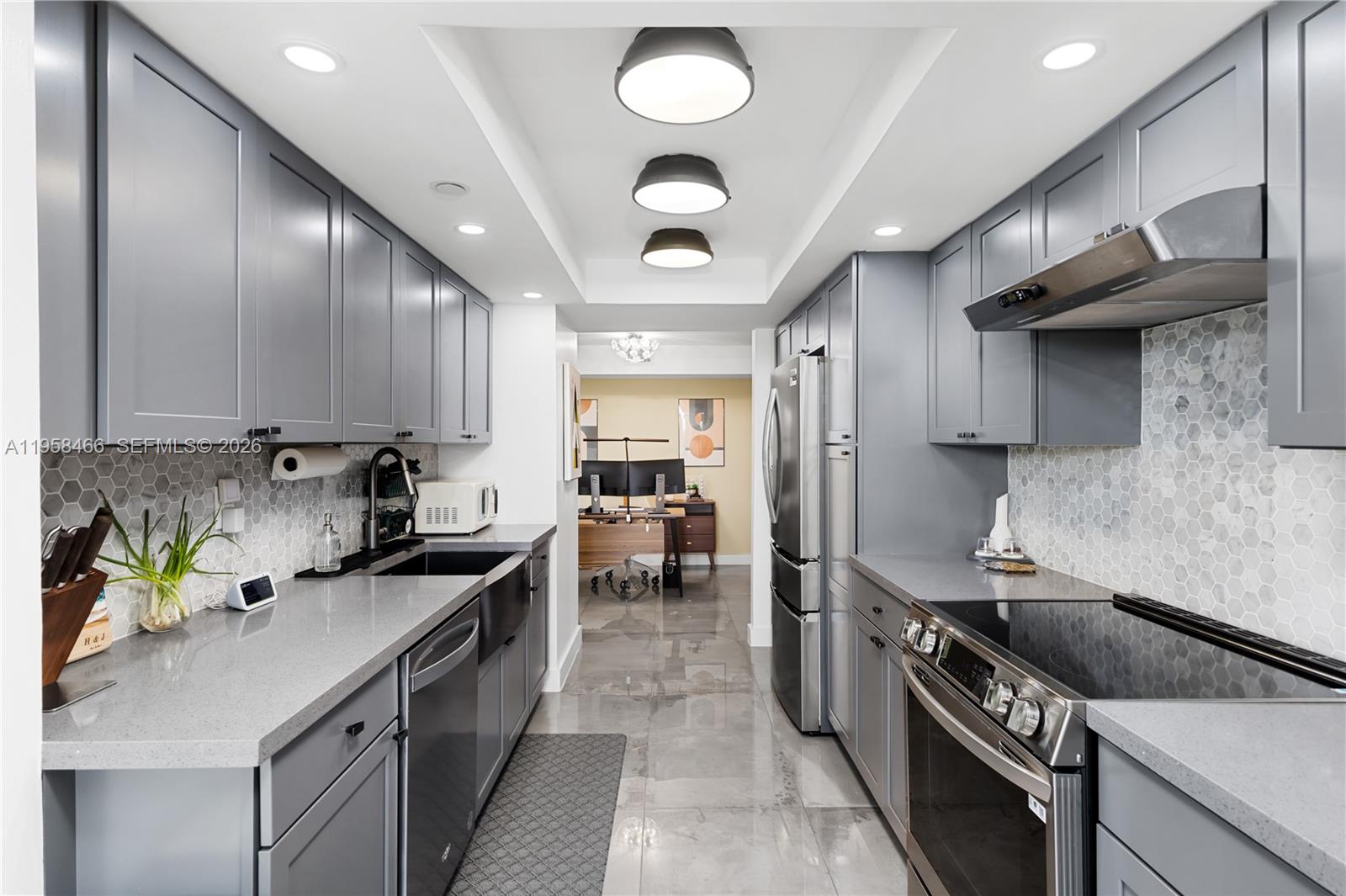 TOWERS OF QUAYSIDE CONDO - Residential