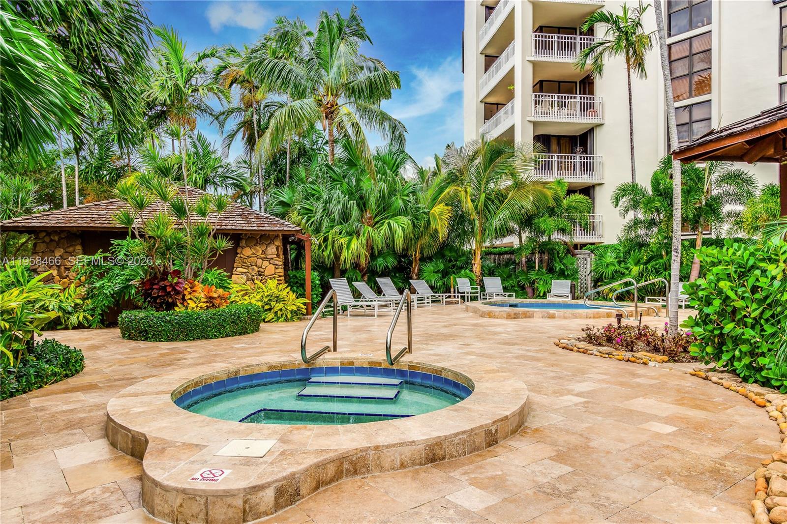 TOWERS OF QUAYSIDE CONDO - Residential