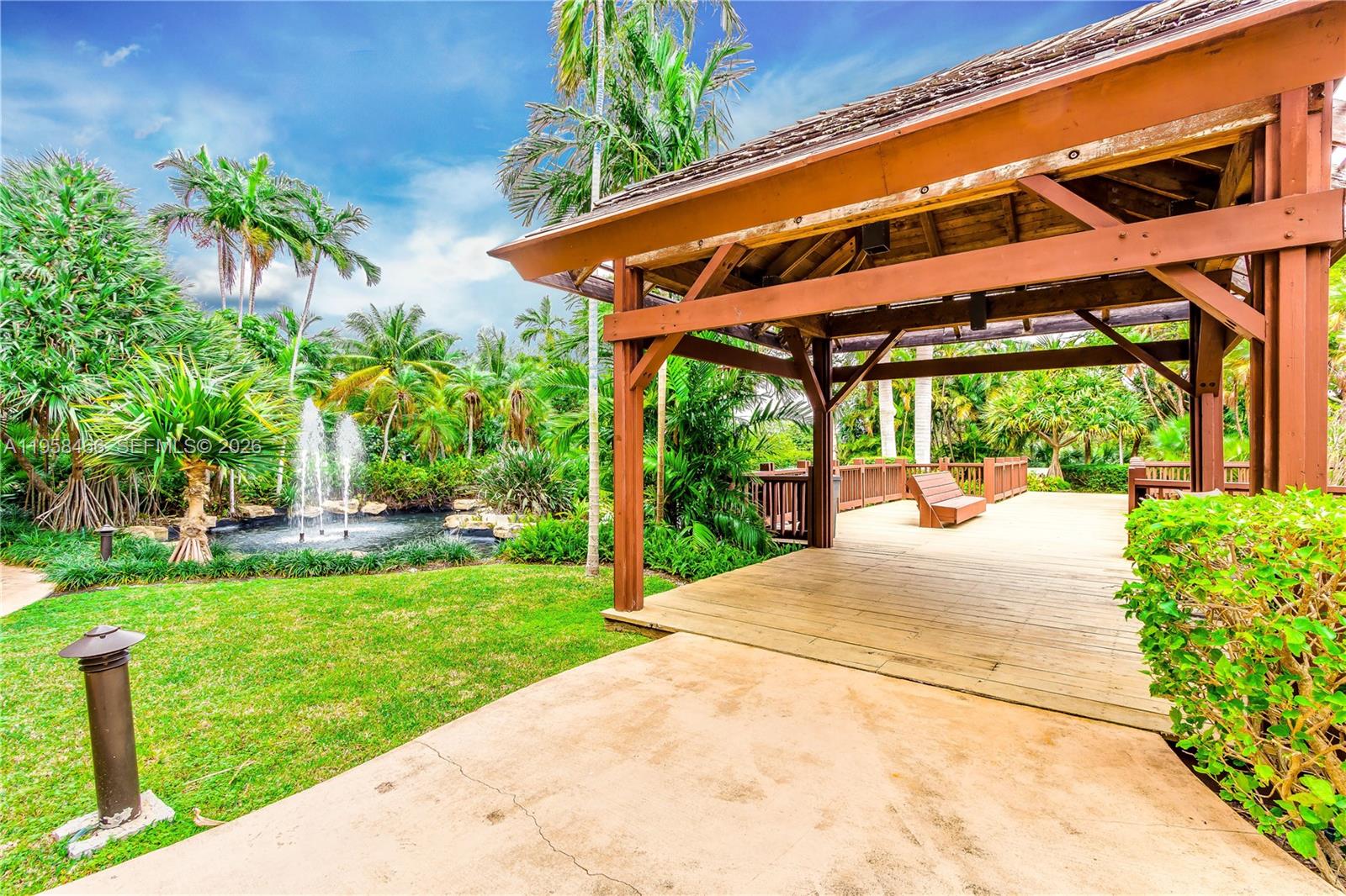 TOWERS OF QUAYSIDE CONDO - Residential