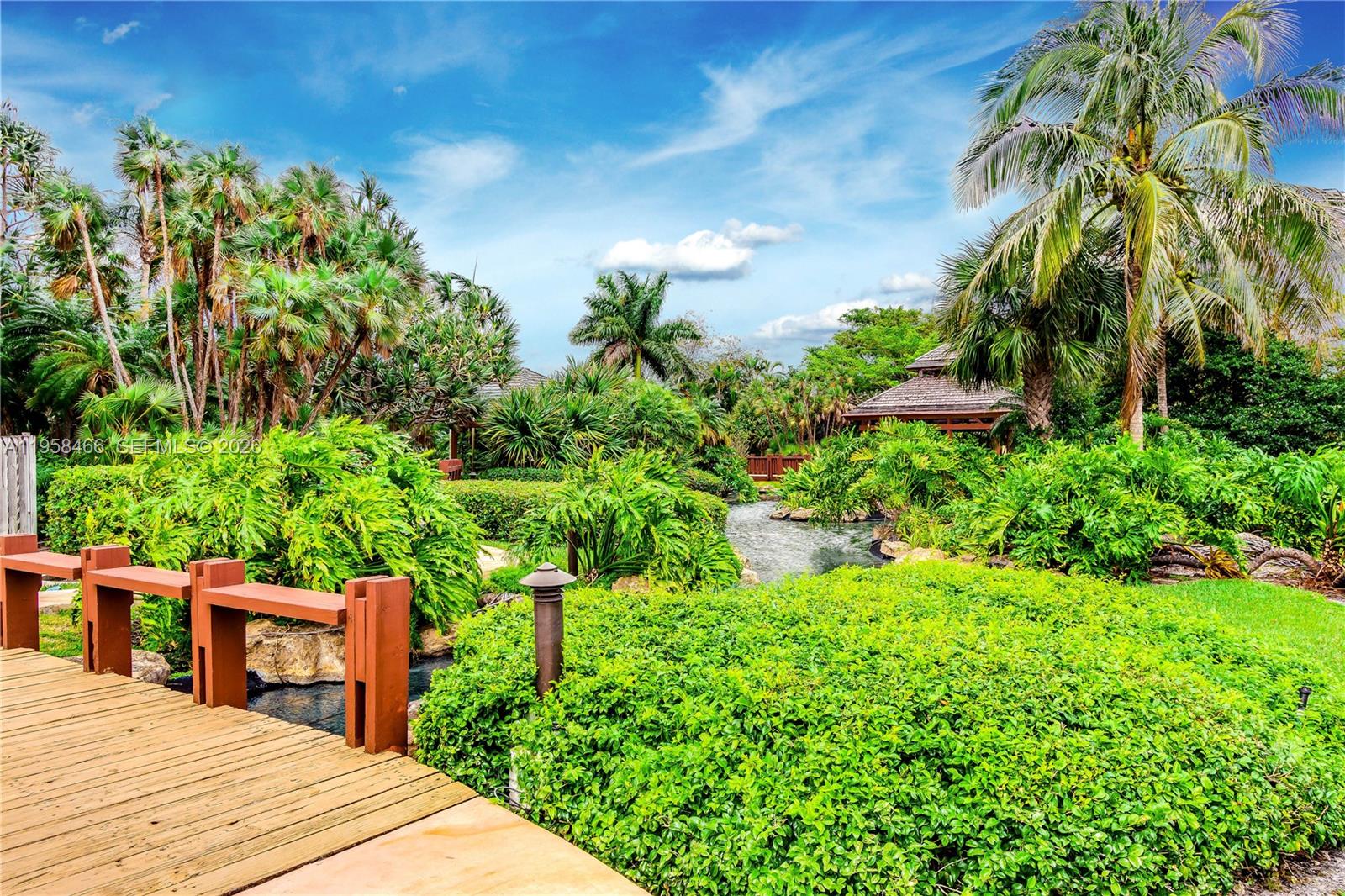 TOWERS OF QUAYSIDE CONDO - Residential