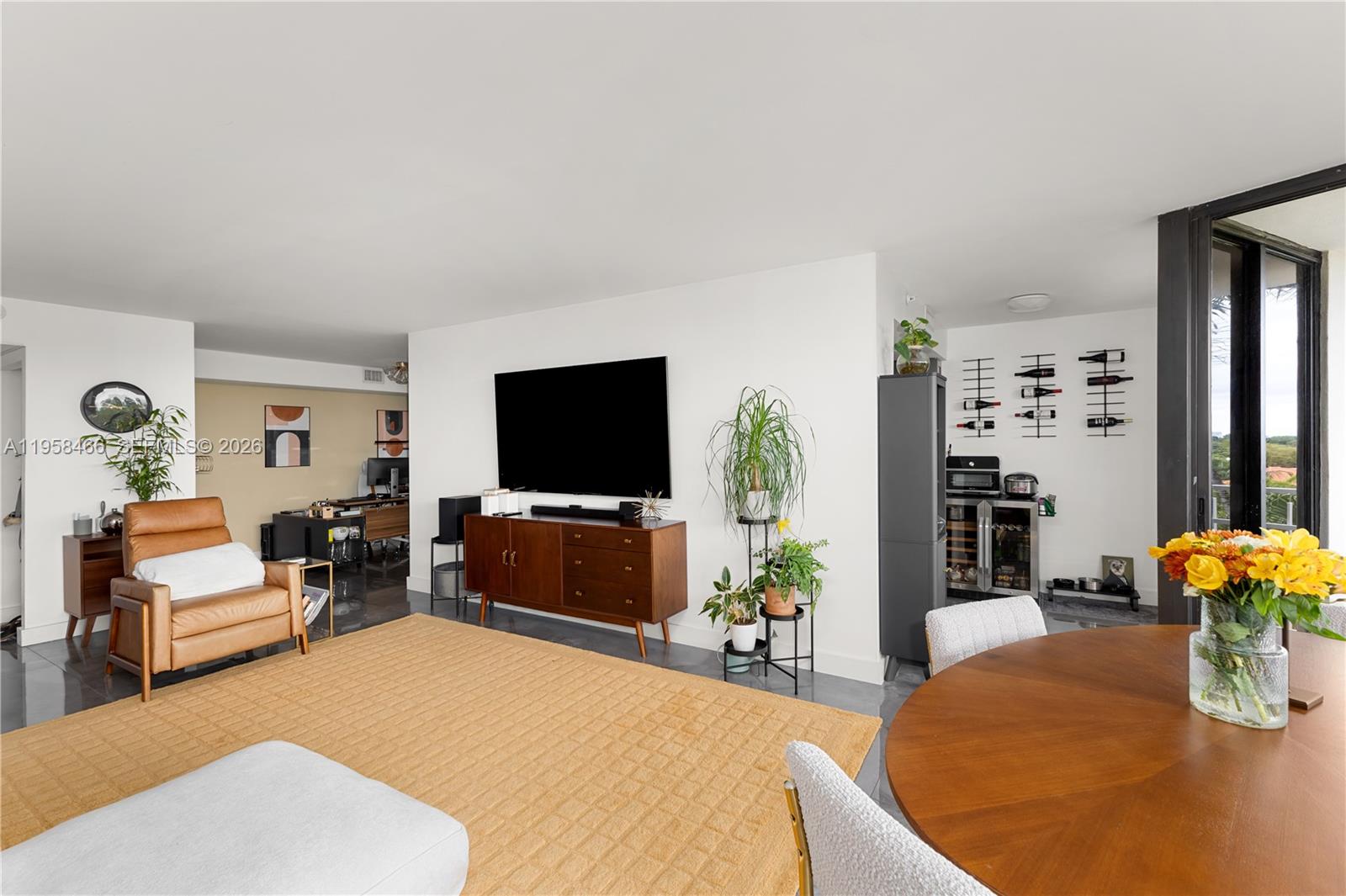 TOWERS OF QUAYSIDE CONDO - Residential