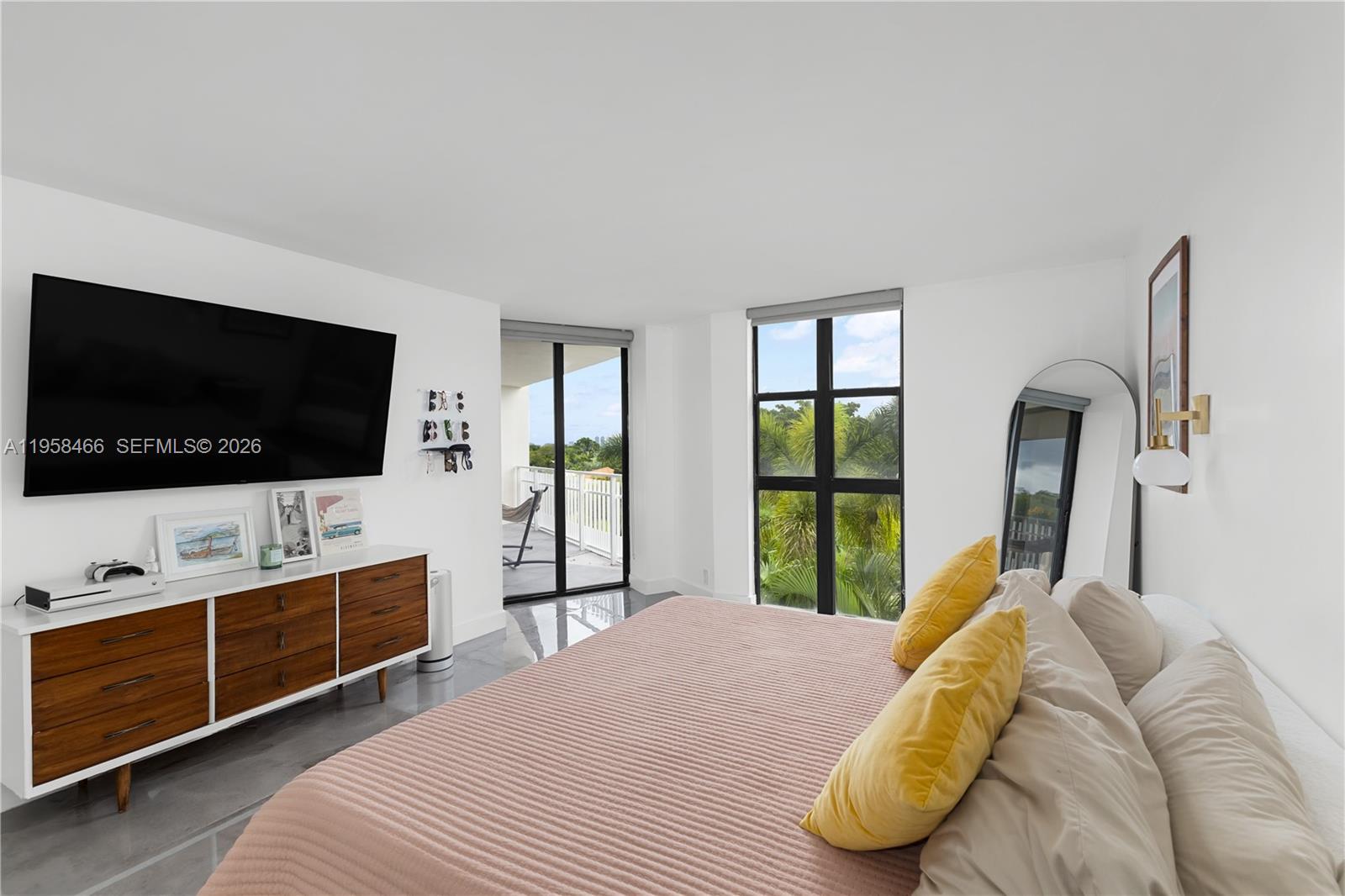 TOWERS OF QUAYSIDE CONDO - Residential