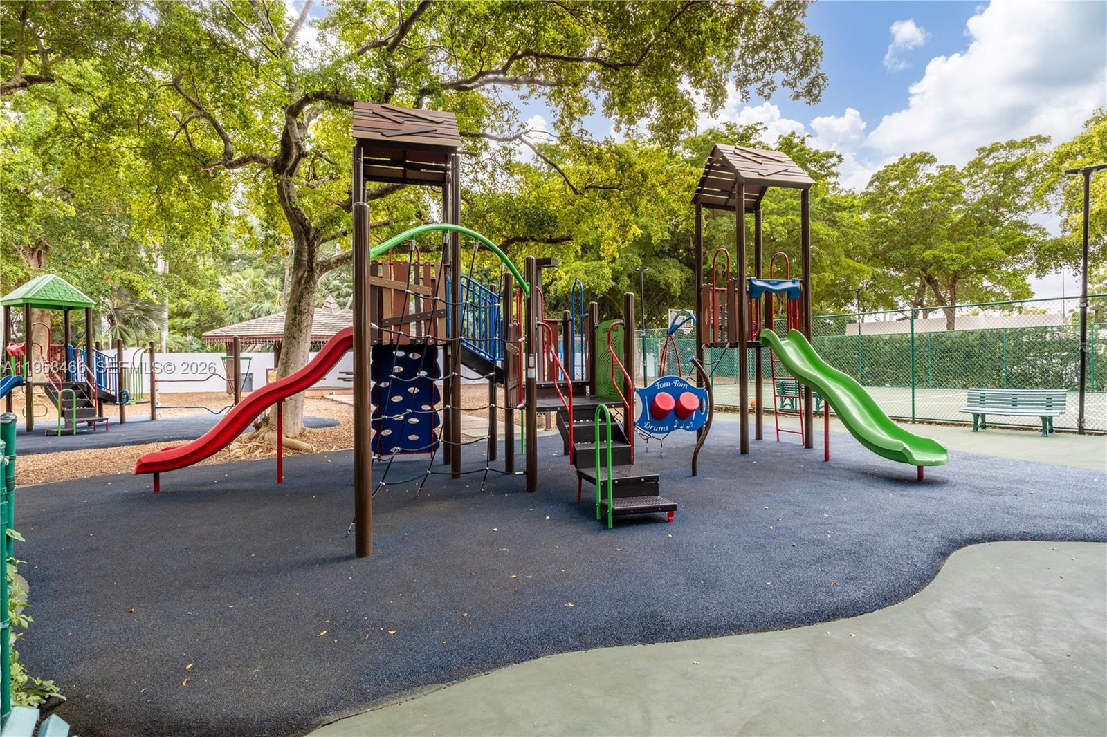 TOWERS OF QUAYSIDE CONDO - Residential