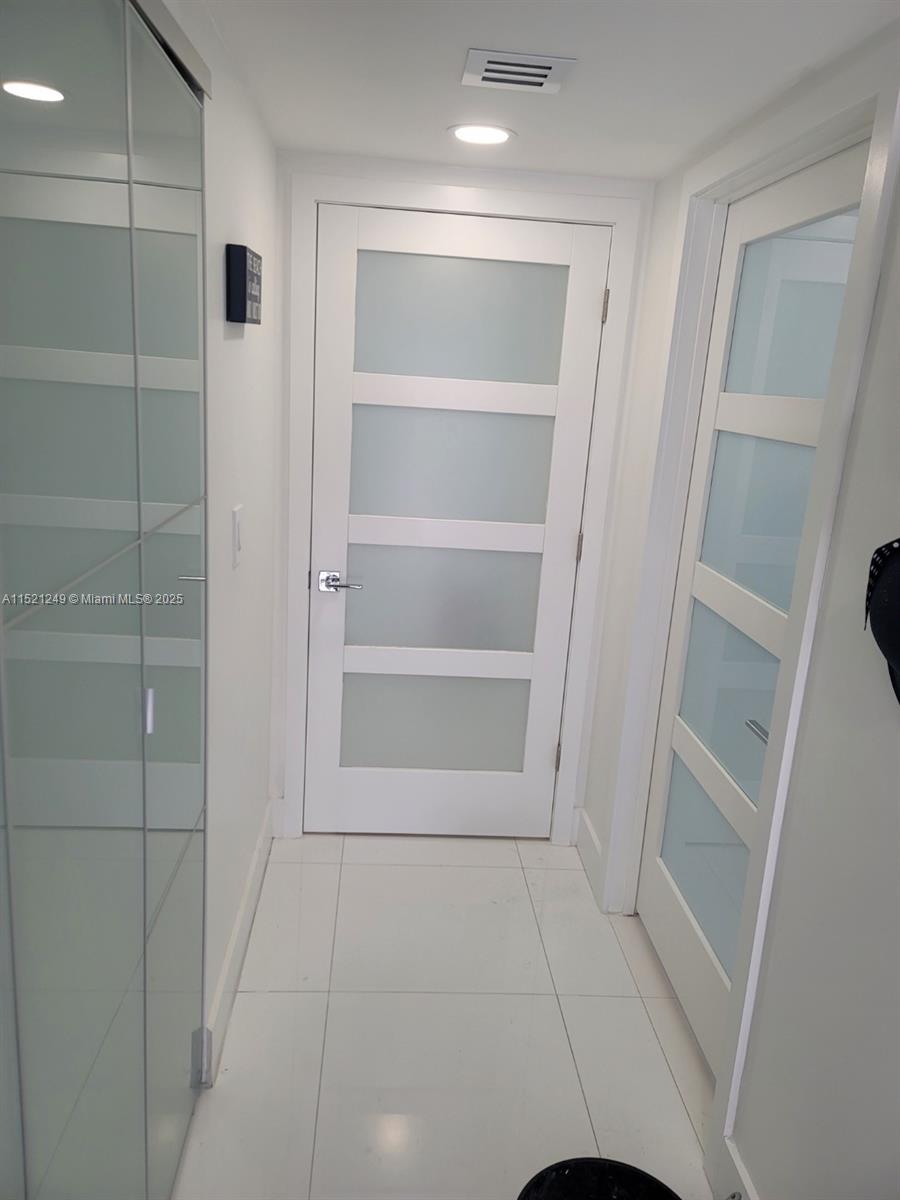 LA PERLA CONDO - Residential Lease