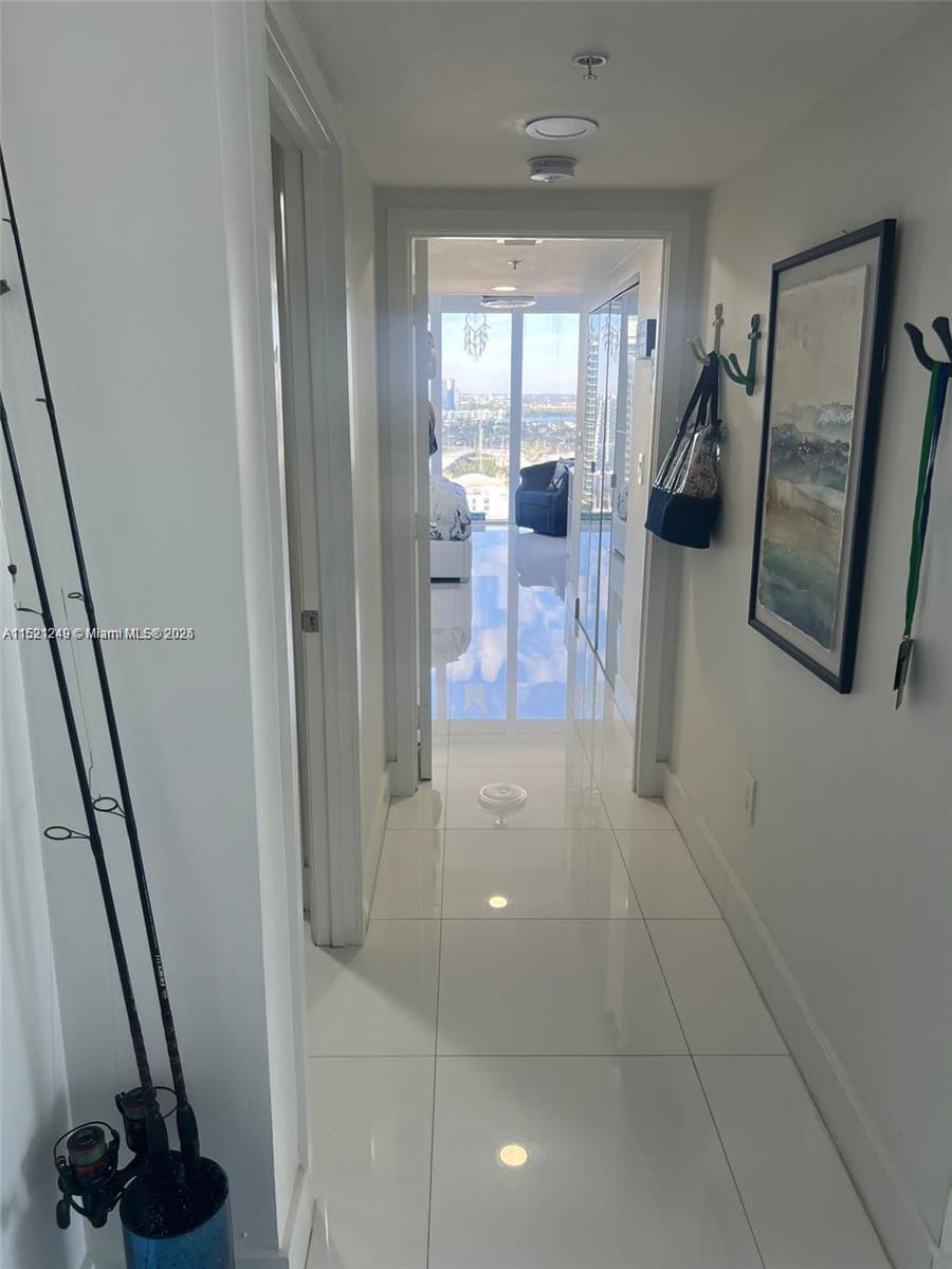 LA PERLA CONDO - Residential Lease