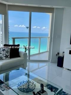 LA PERLA CONDO - Residential Lease