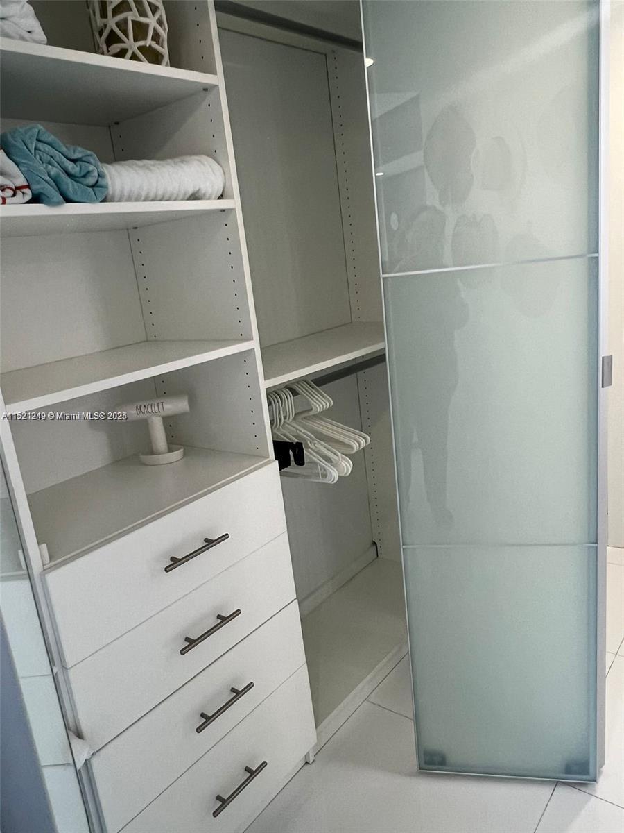 LA PERLA CONDO - Residential Lease