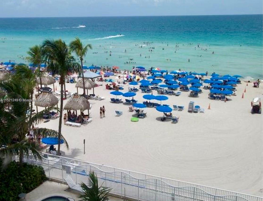 LA PERLA CONDO - Residential Lease