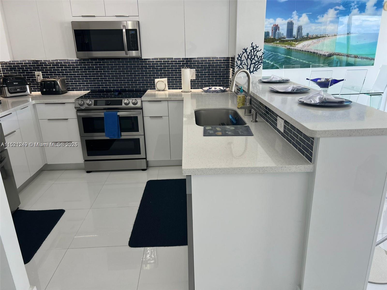 LA PERLA CONDO - Residential Lease