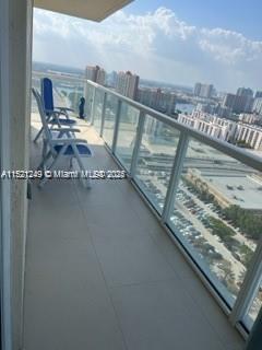 LA PERLA CONDO - Residential Lease