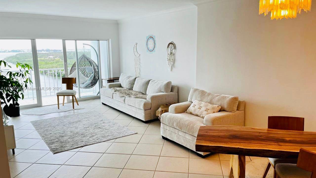 500 Bayview Dr 1228