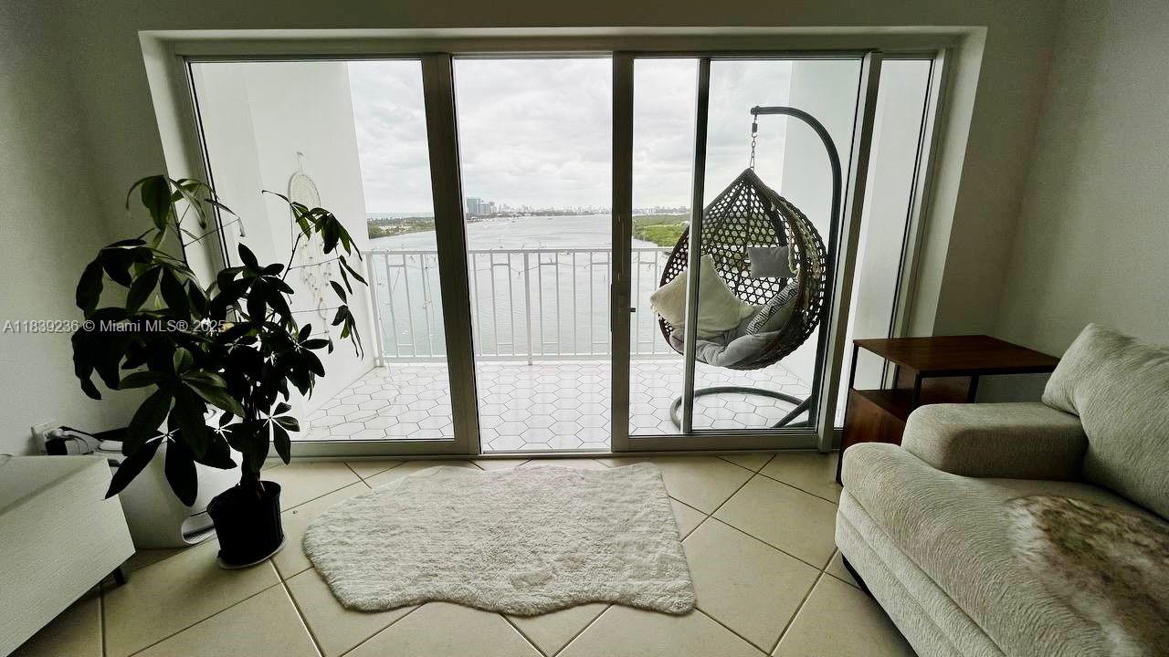 500 Bayview Dr 1228