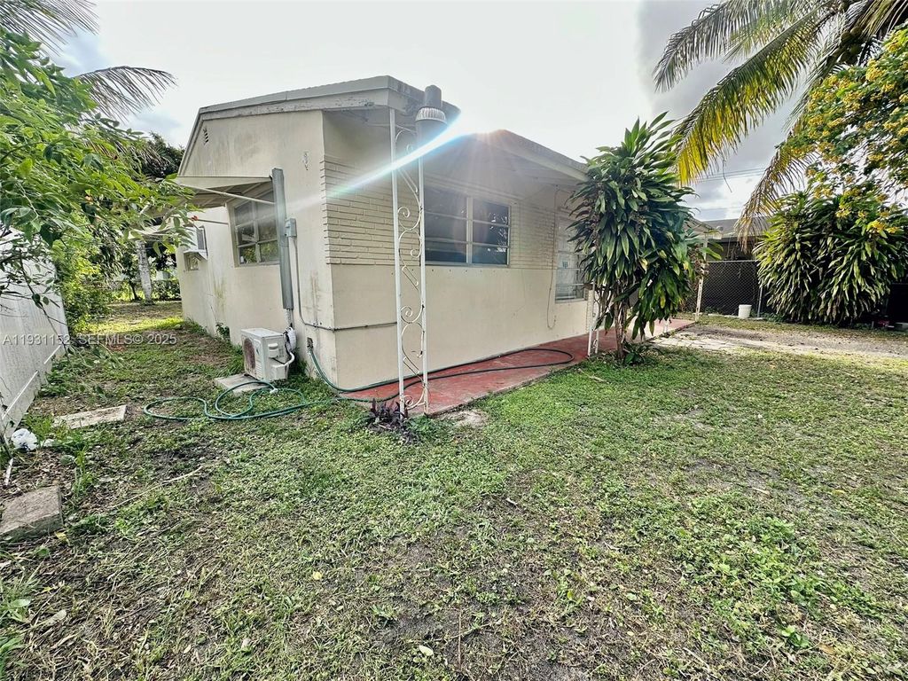 Photo of 6154 Flagler St #., Hollywood, FL 33023 (MLS # A11931152)