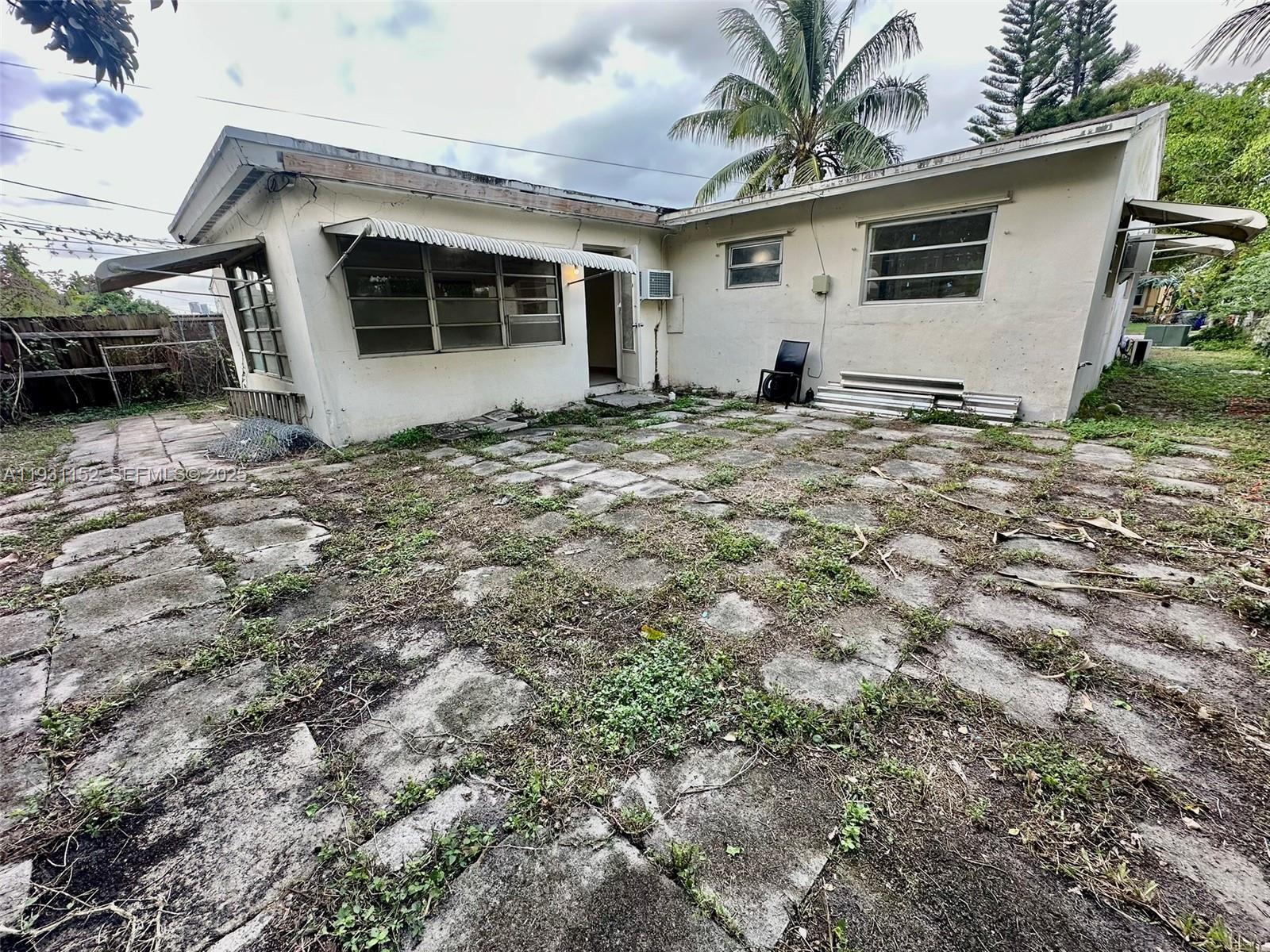 HOLLYWOOD PINES - Residential Lease