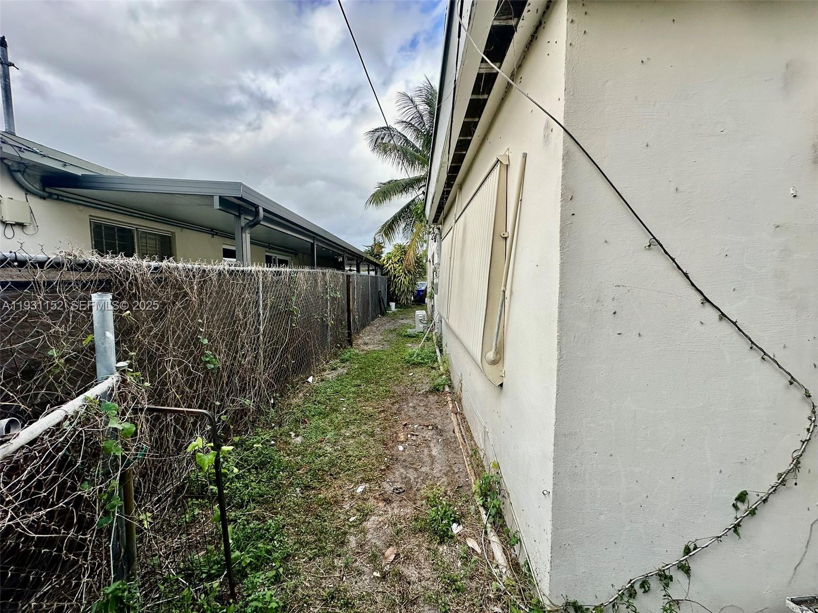 HOLLYWOOD PINES - Residential Lease