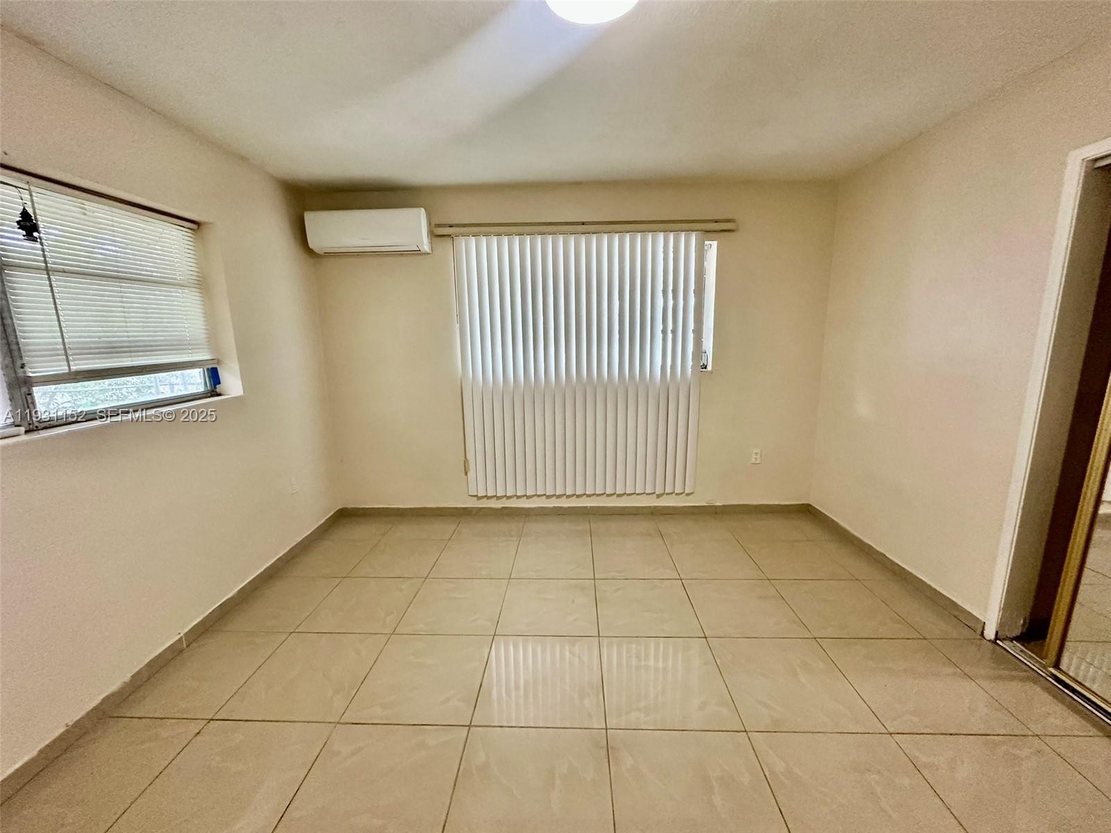 HOLLYWOOD PINES - Residential Lease